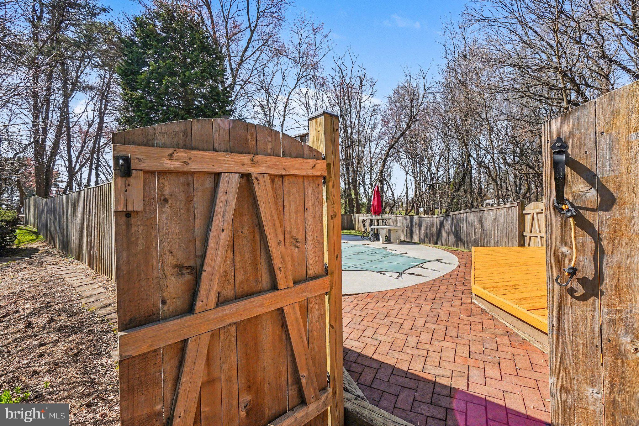 CHESTNUT FARMS - Residential