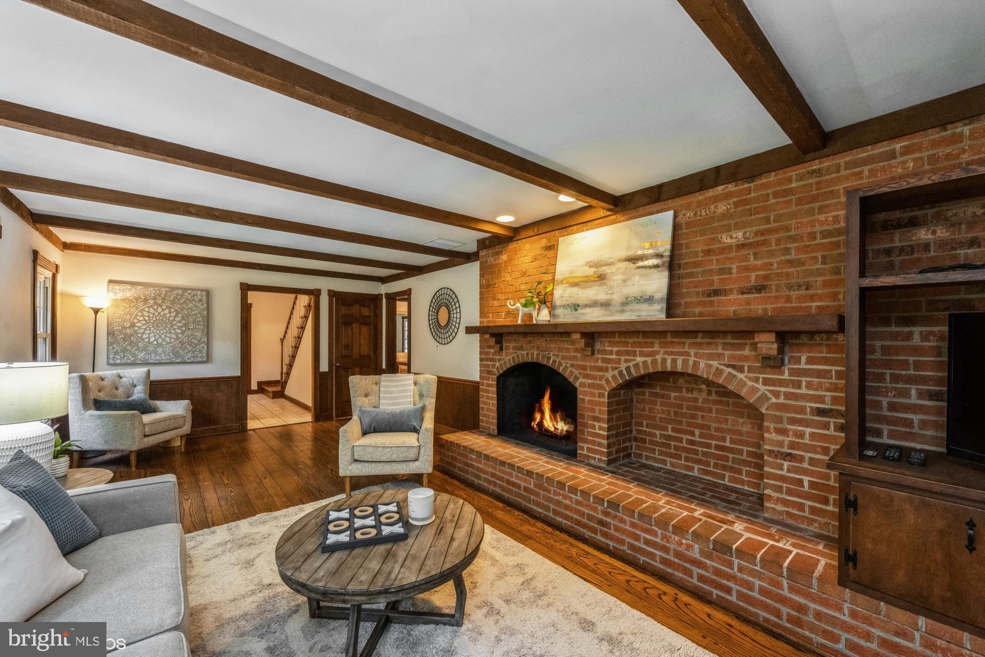 ENGLISH HILLS - Residential