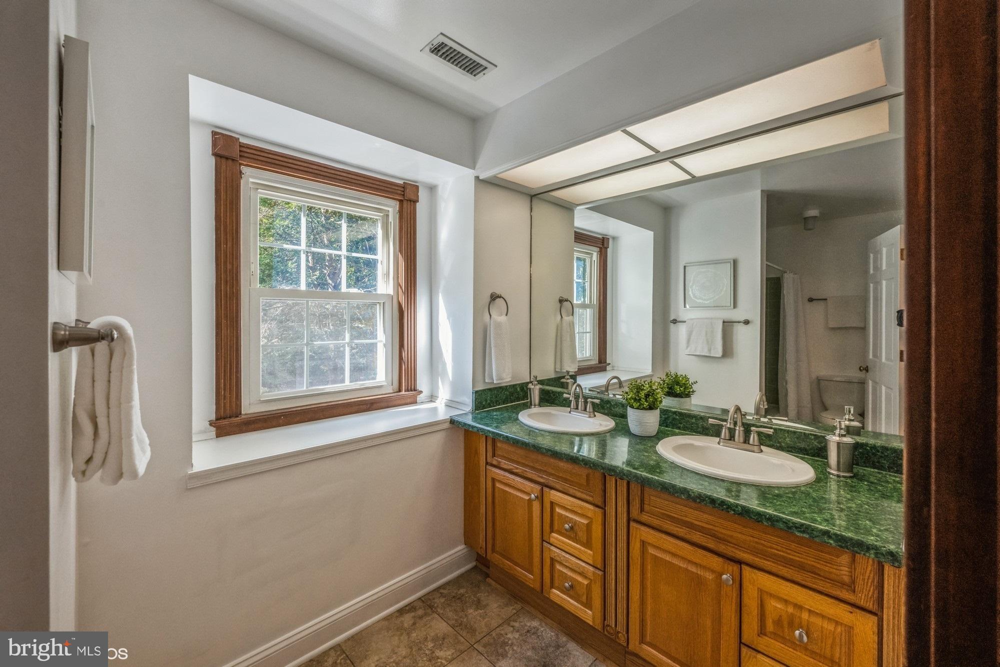 ENGLISH HILLS - Residential