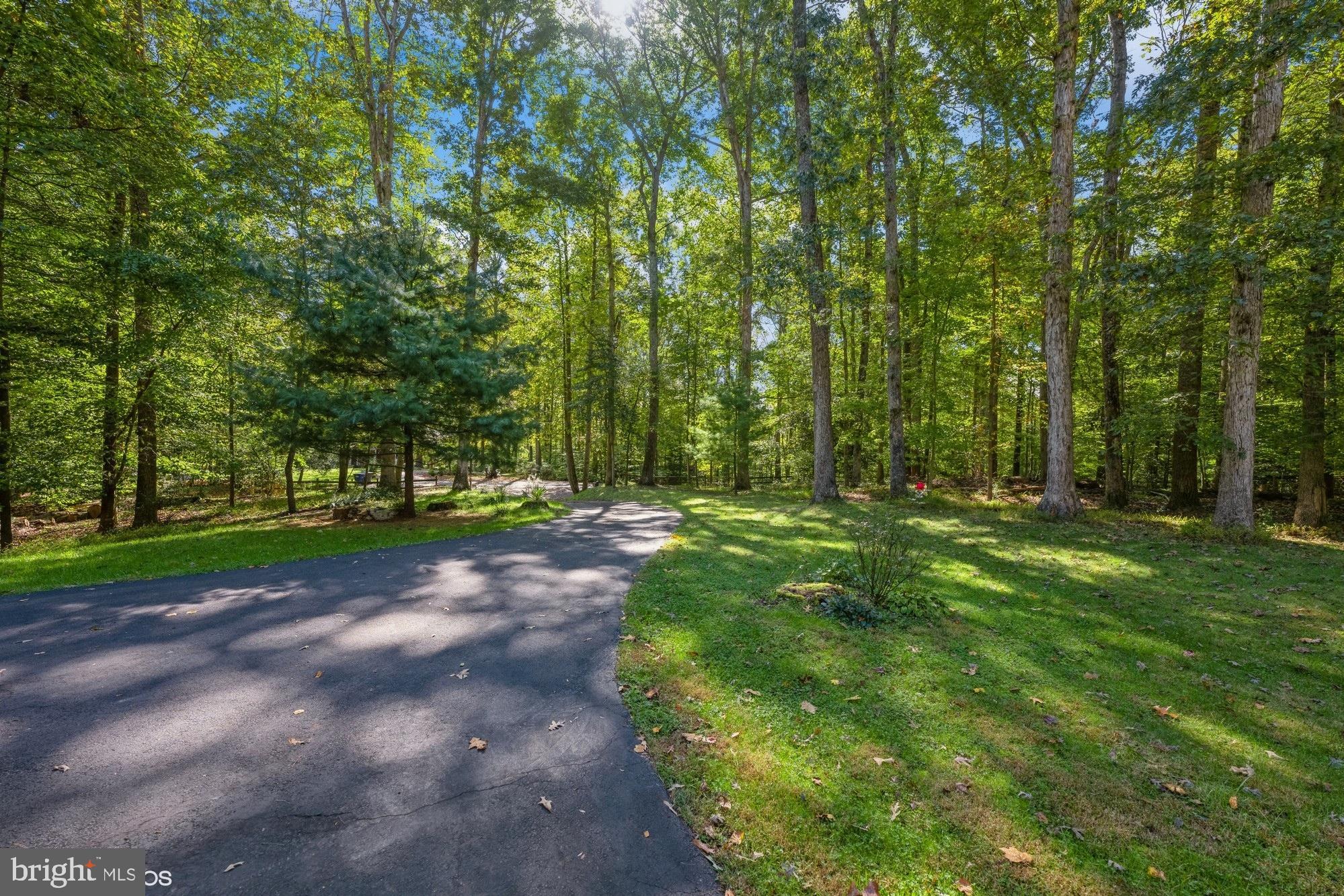 ENGLISH HILLS - Residential