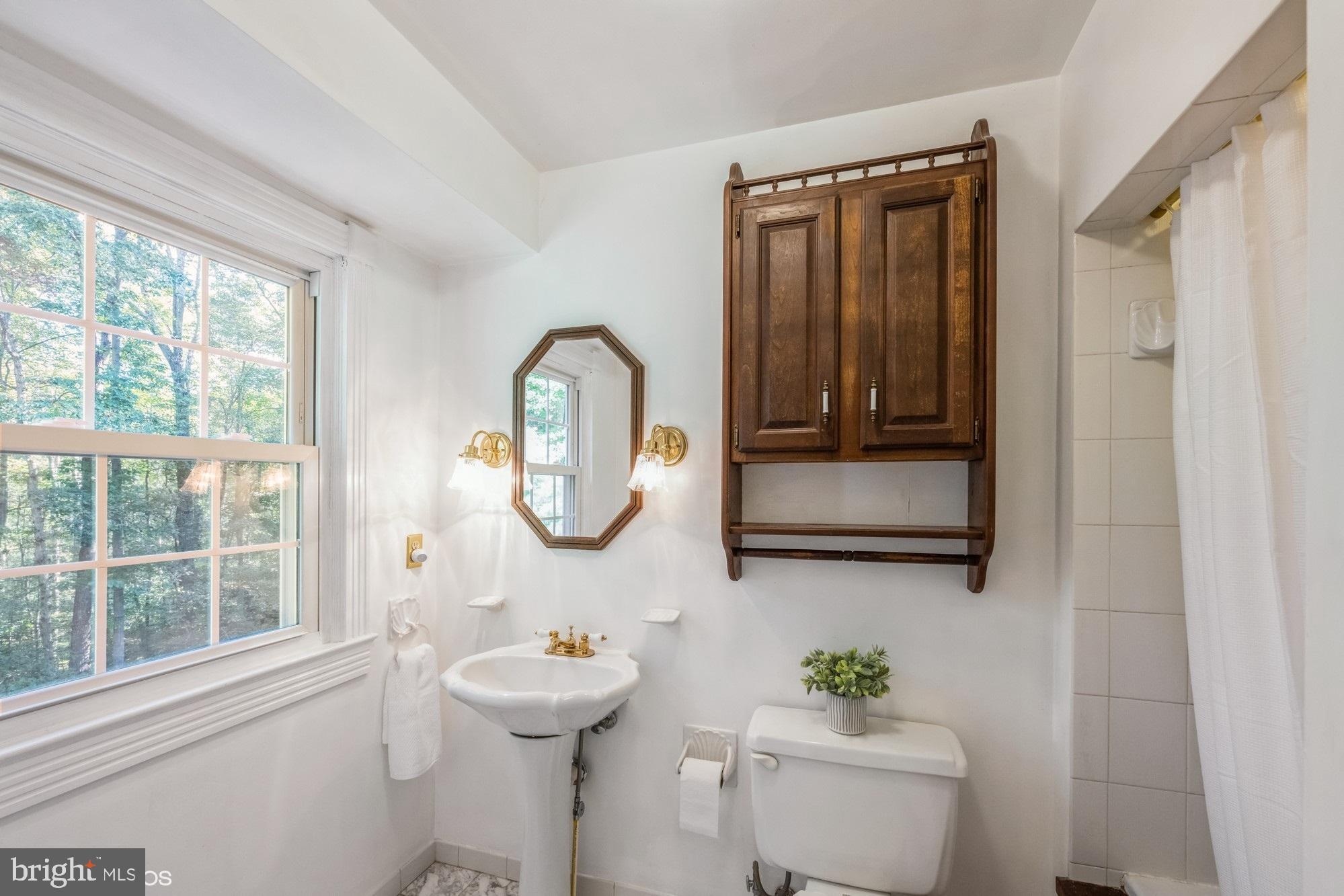 ENGLISH HILLS - Residential