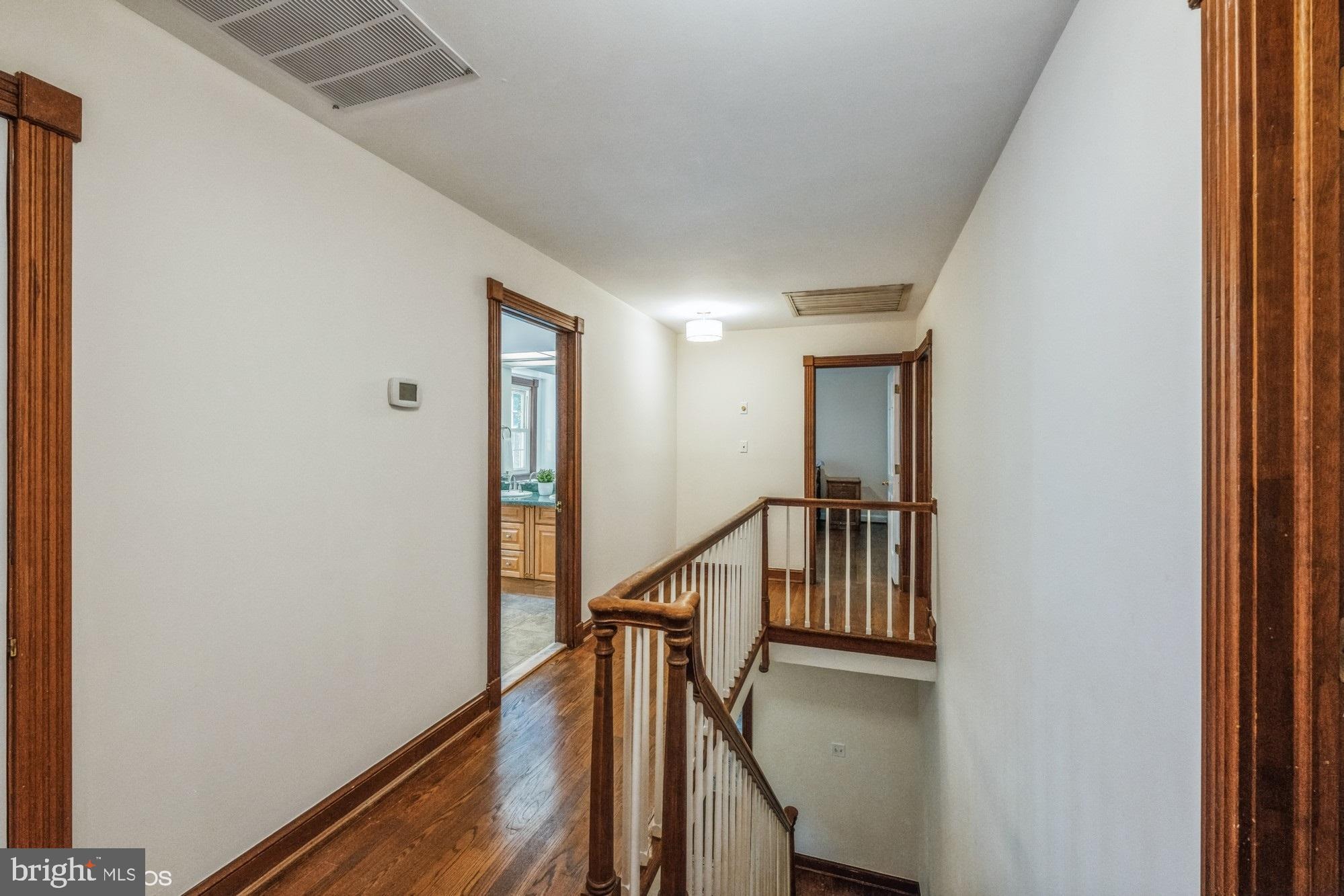 ENGLISH HILLS - Residential