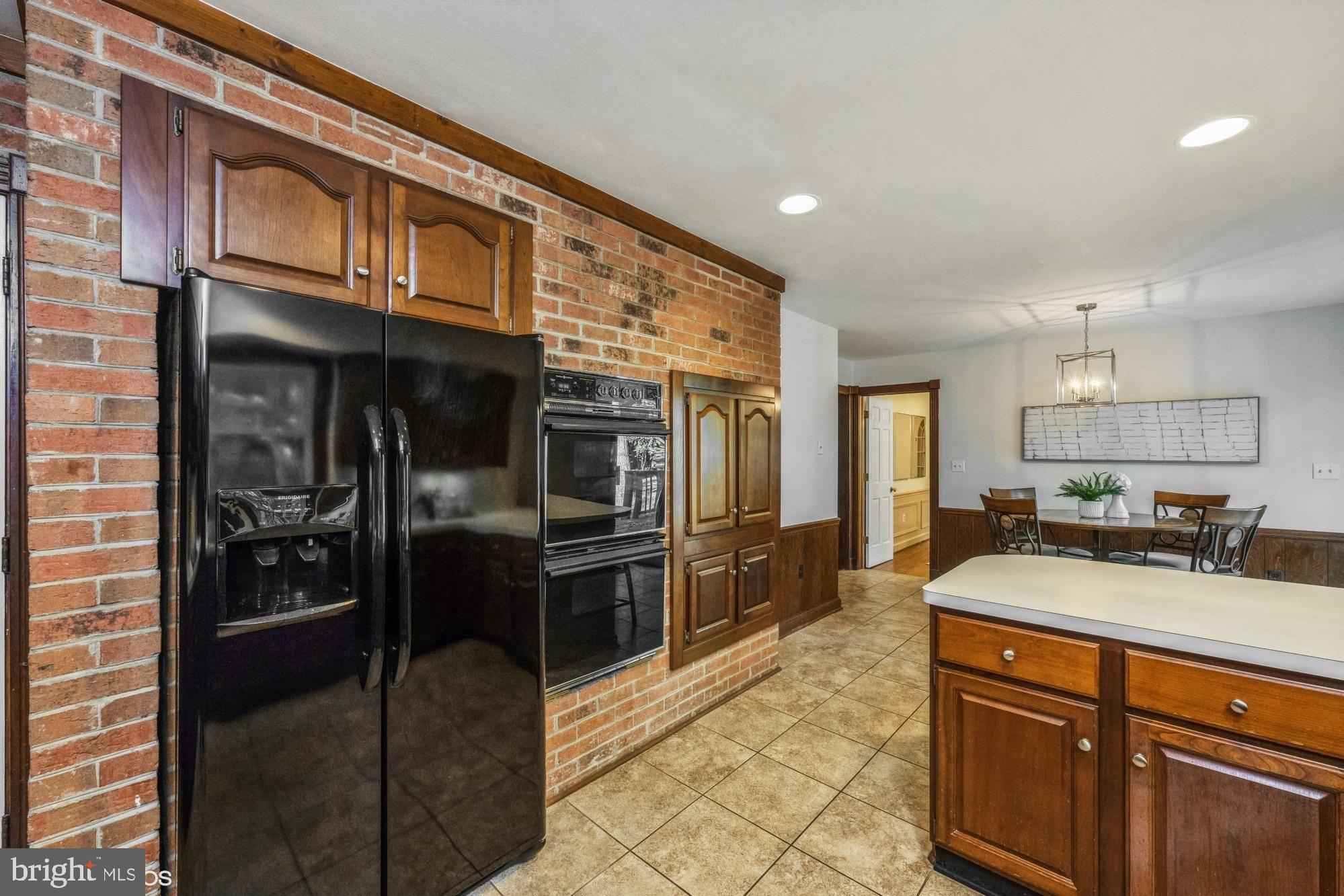 ENGLISH HILLS - Residential