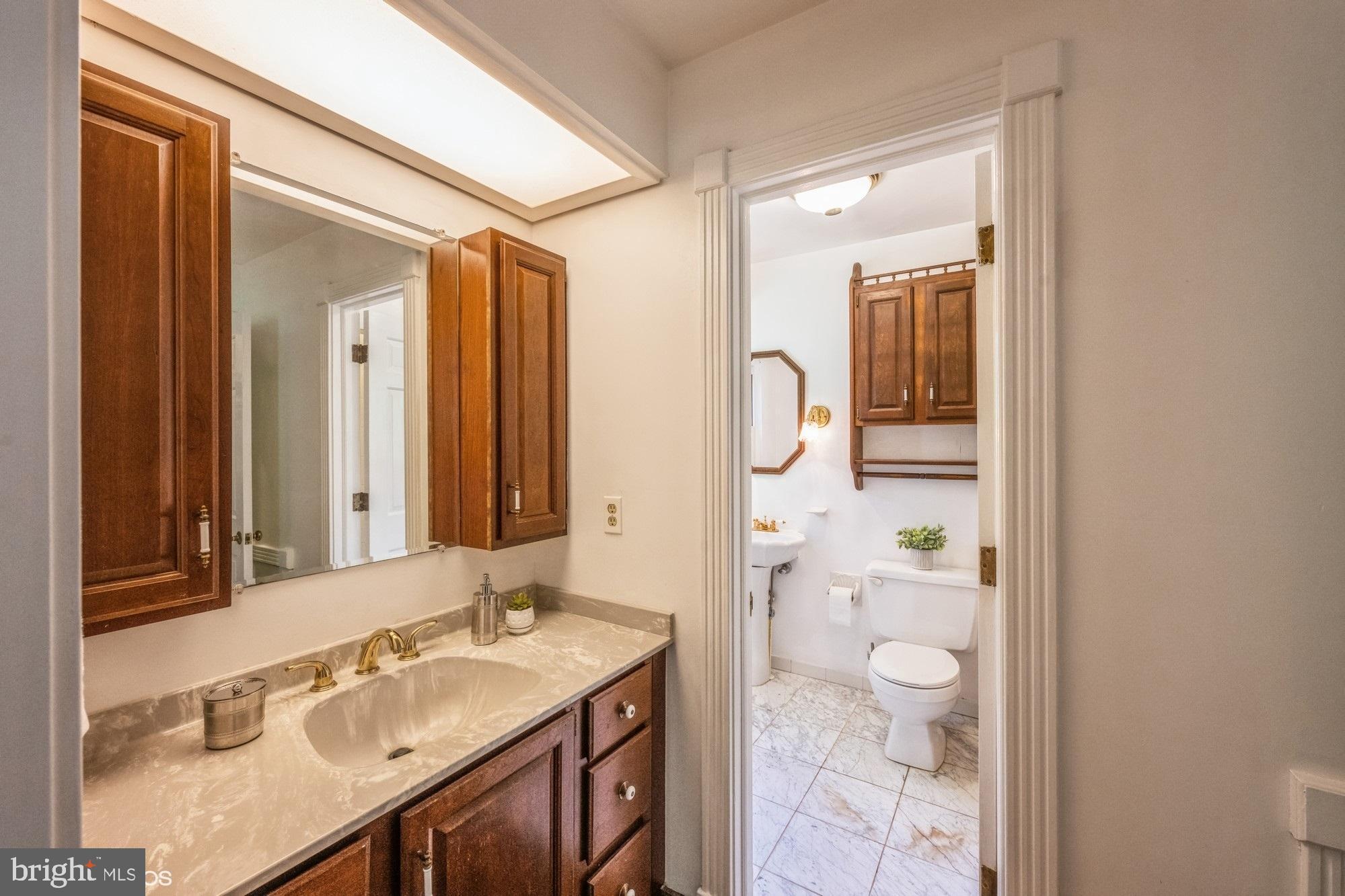 ENGLISH HILLS - Residential