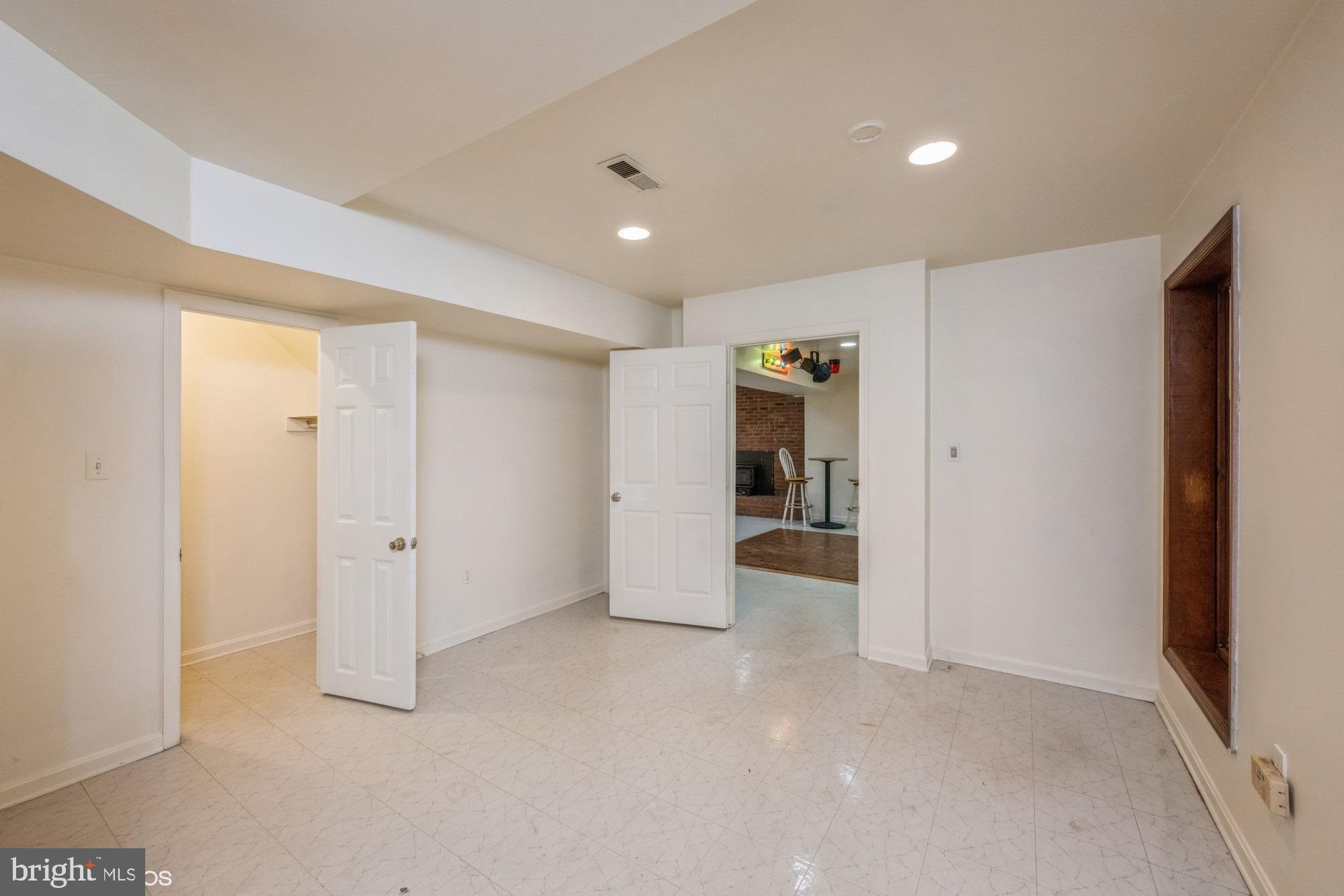 ENGLISH HILLS - Residential