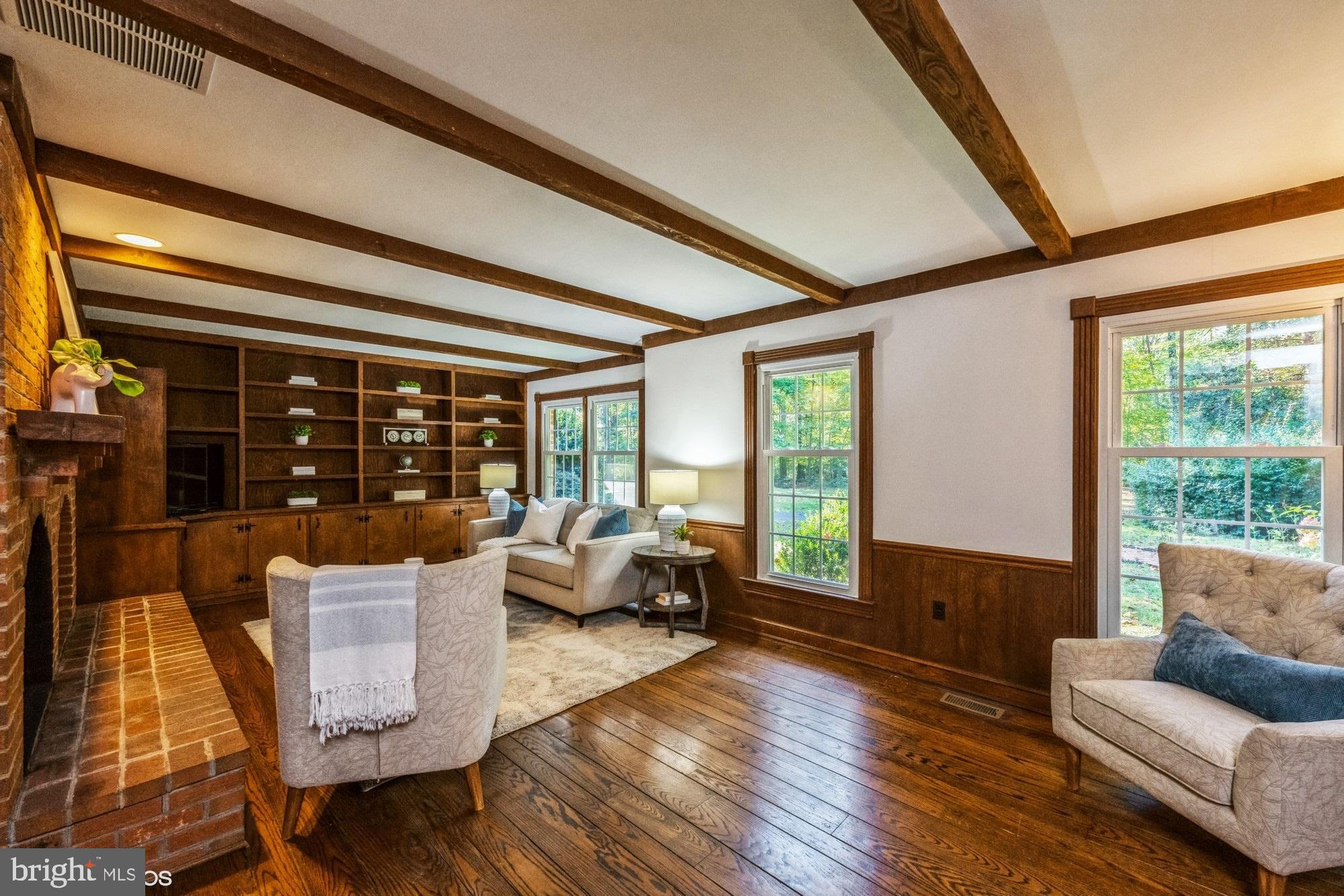 ENGLISH HILLS - Residential