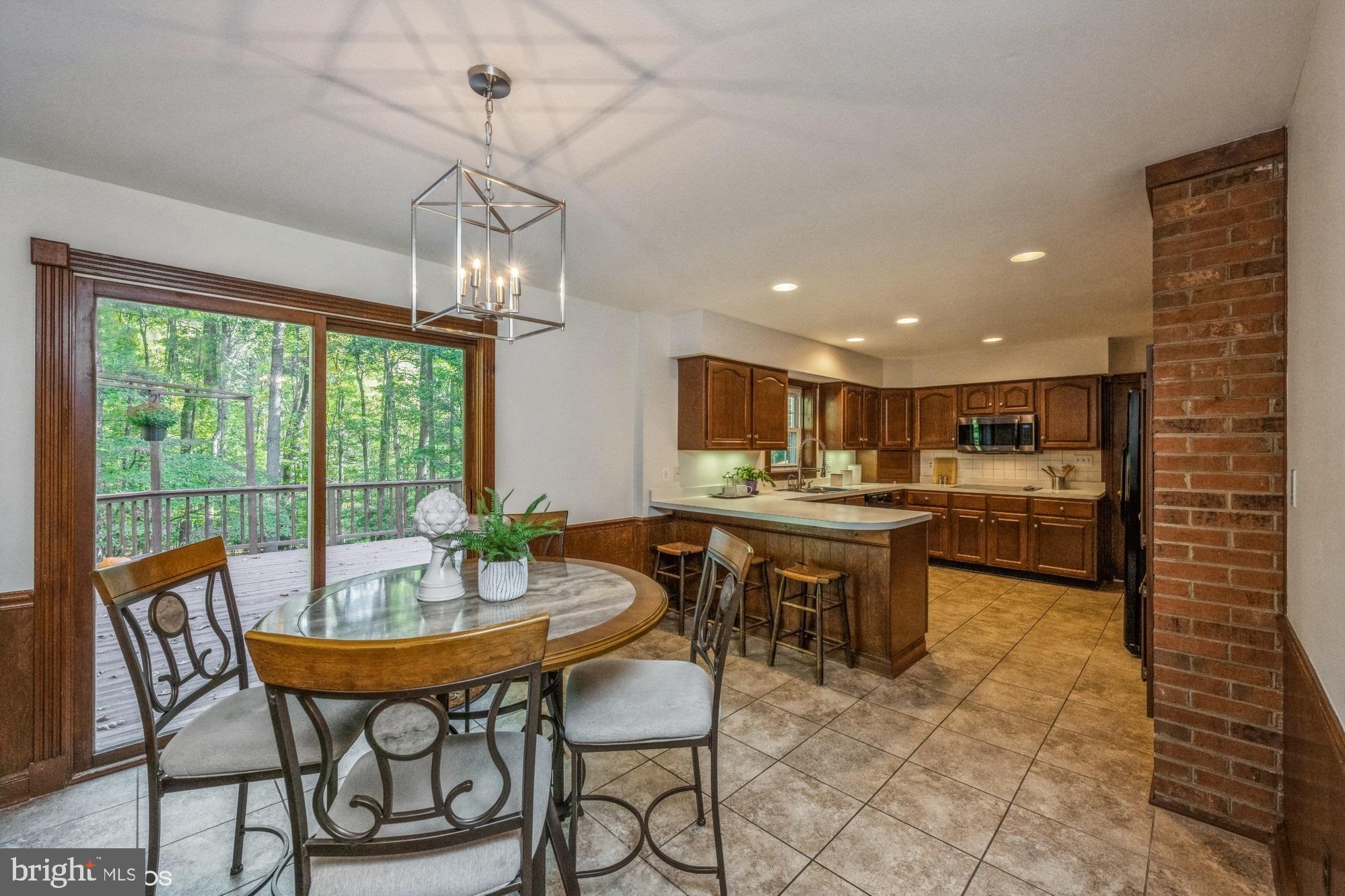 ENGLISH HILLS - Residential