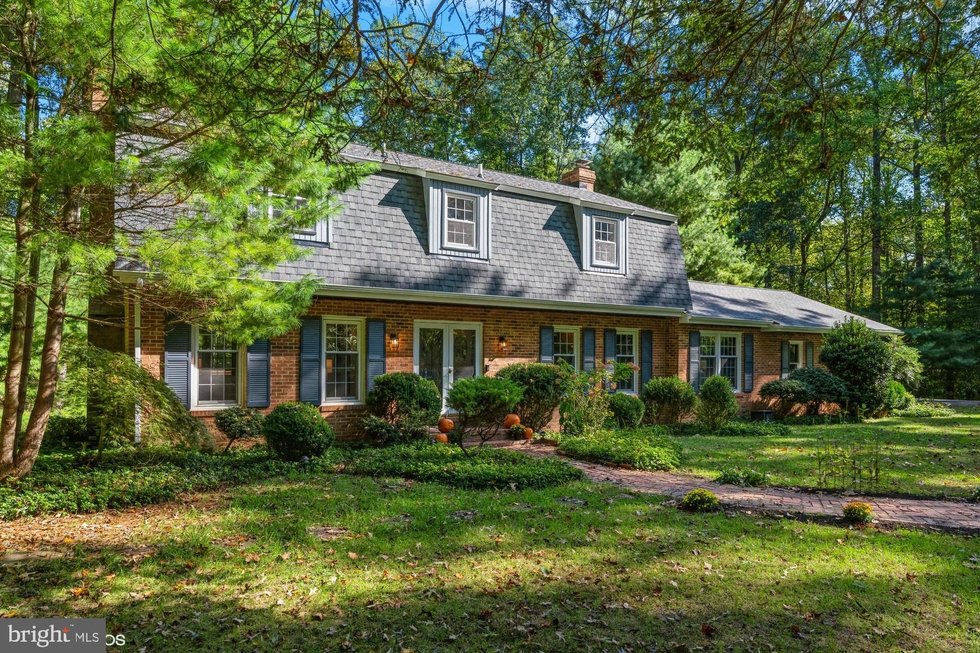 ENGLISH HILLS - Residential