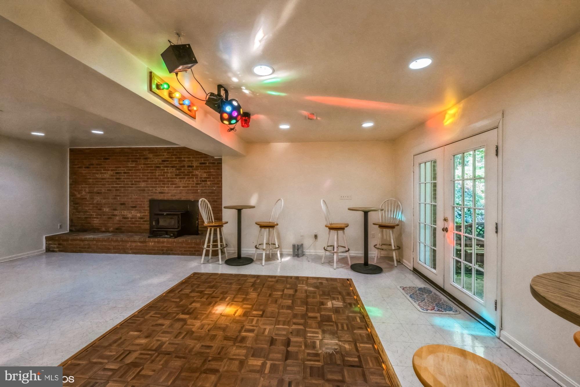 ENGLISH HILLS - Residential