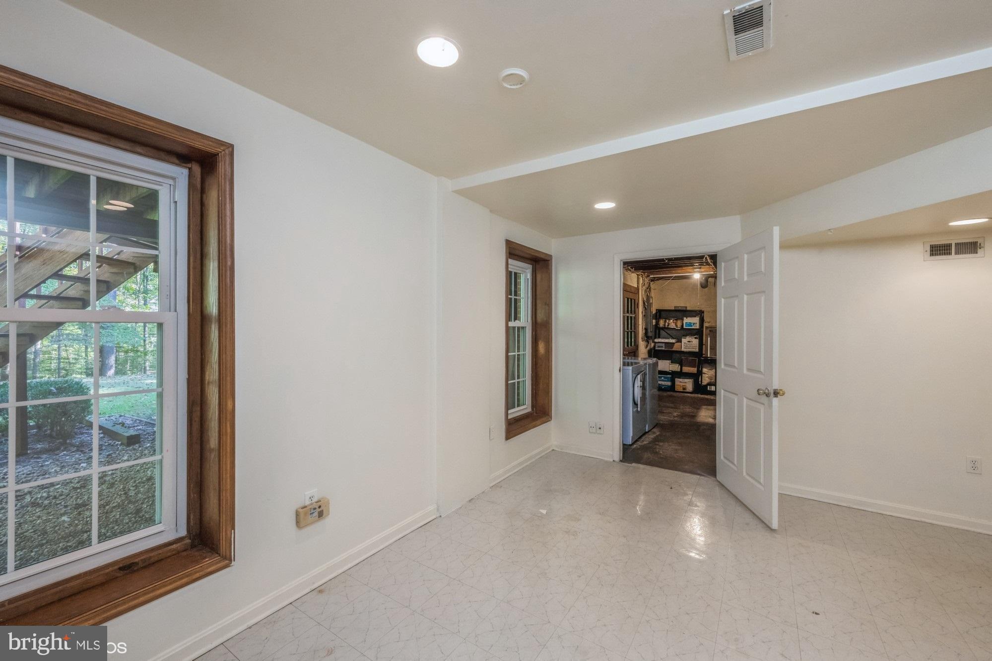 ENGLISH HILLS - Residential