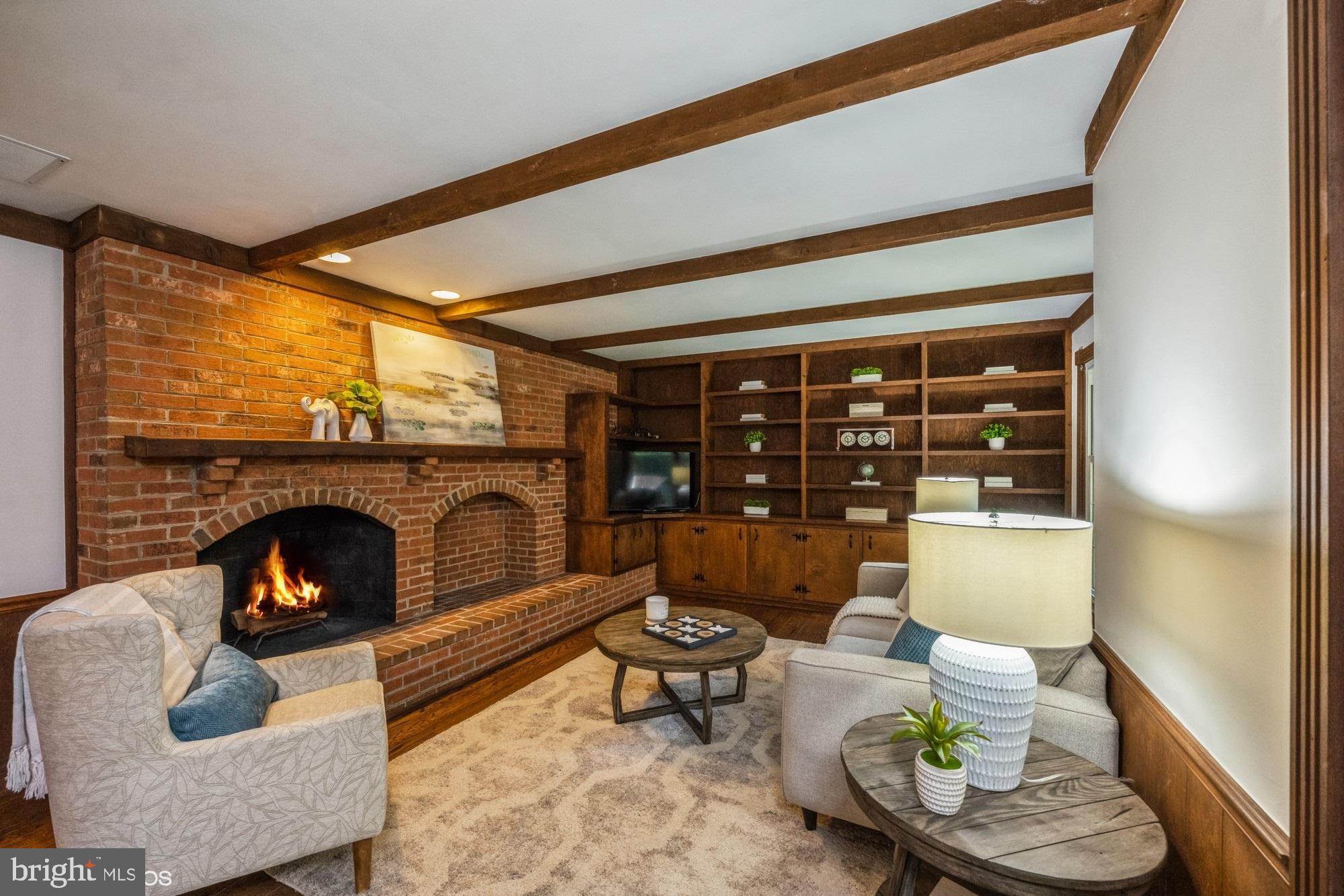 ENGLISH HILLS - Residential