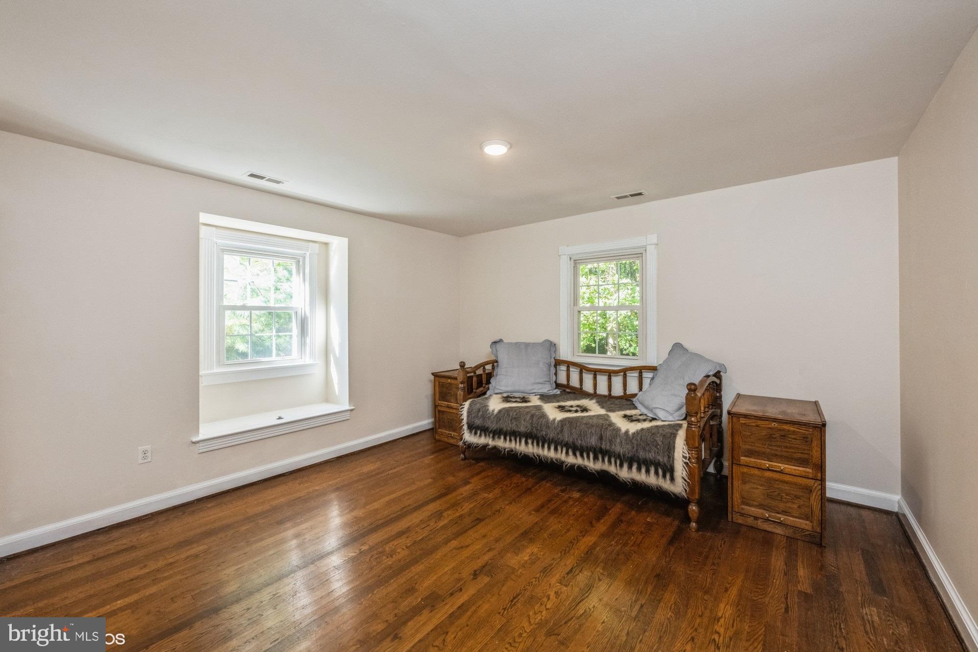 ENGLISH HILLS - Residential