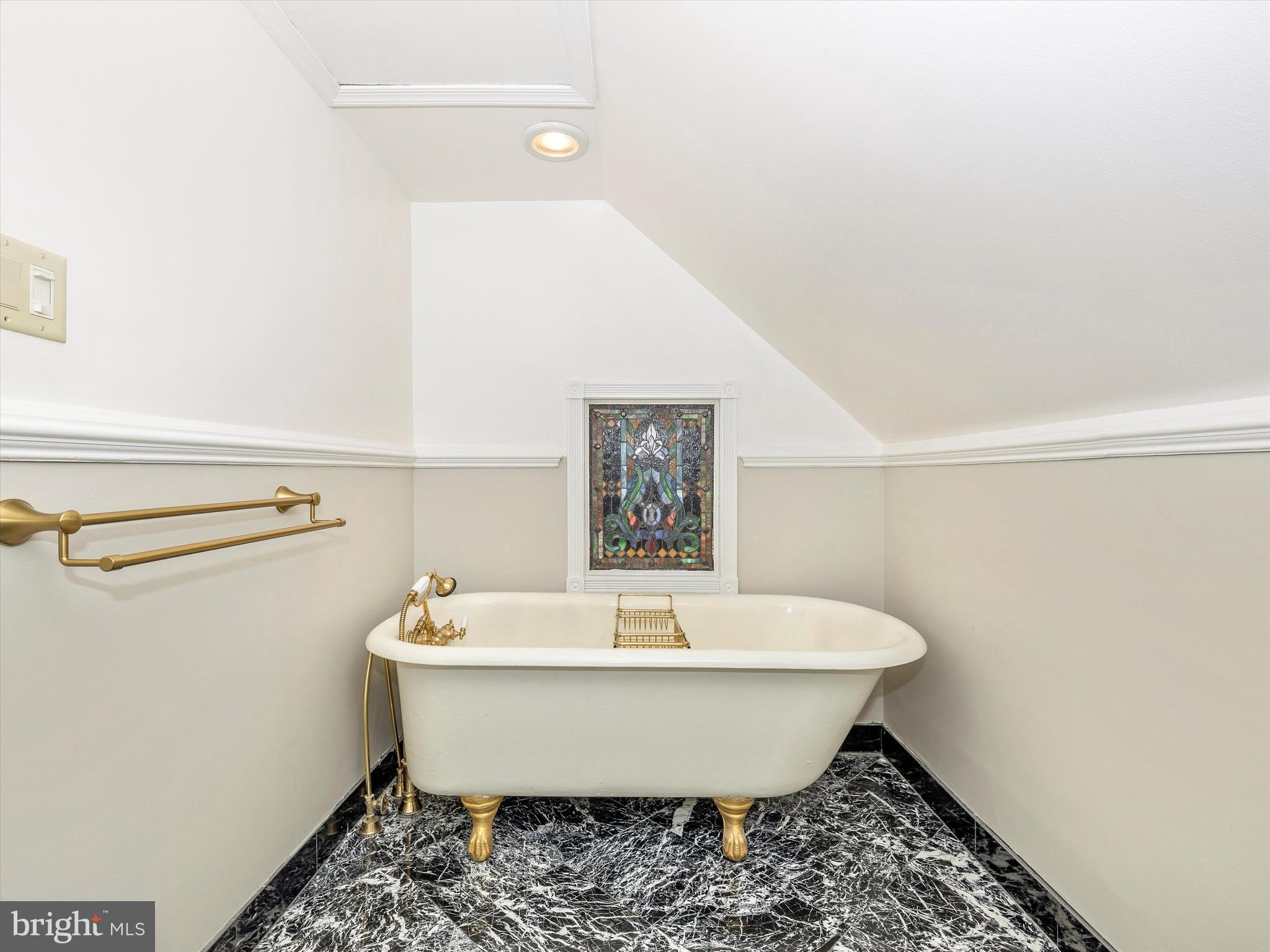 MIDDLETOWN - Residential Income