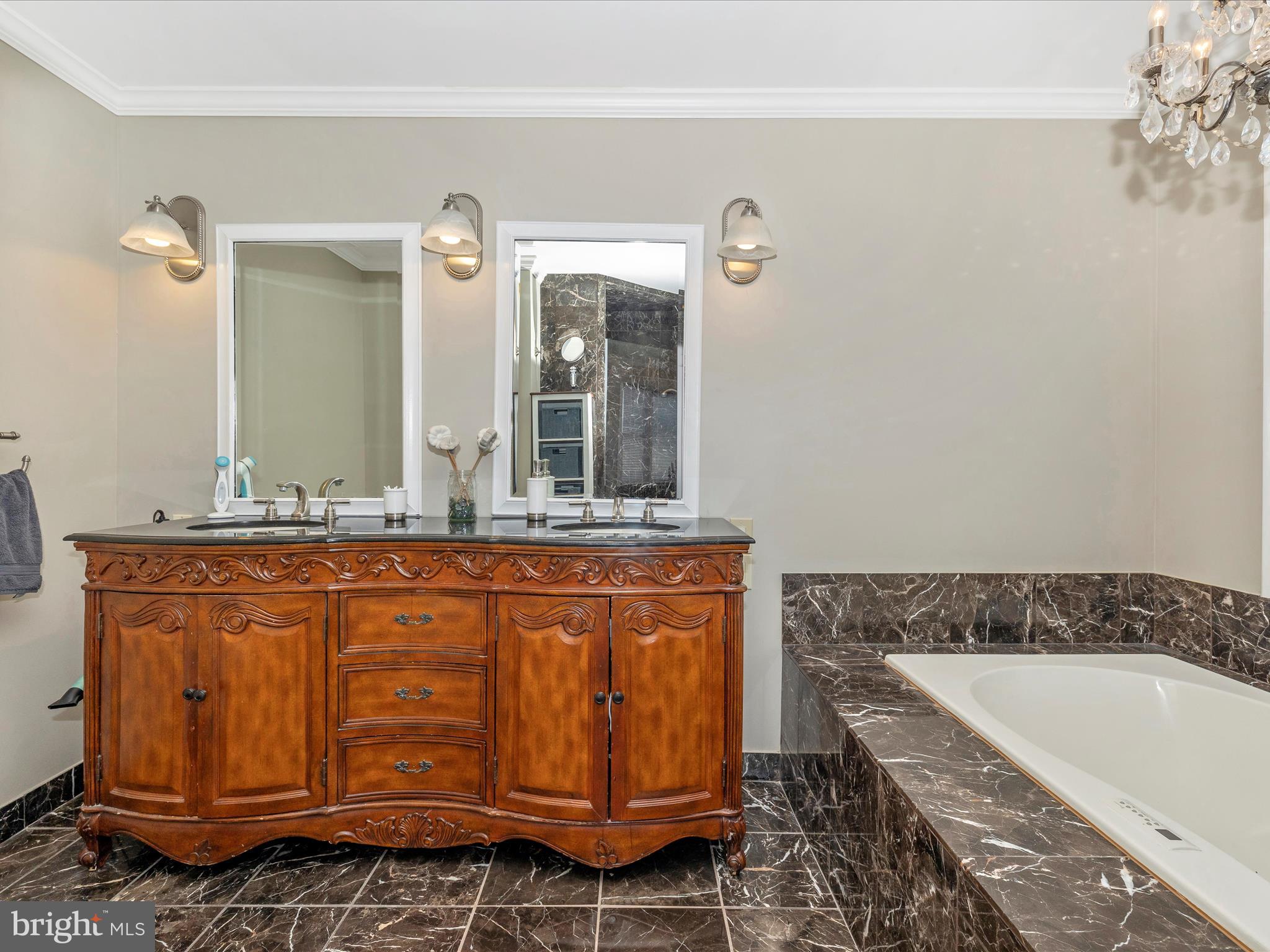 MIDDLETOWN - Residential Income