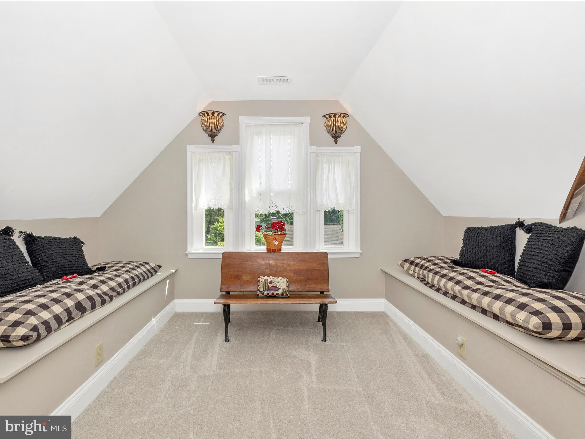 MIDDLETOWN - Residential Income