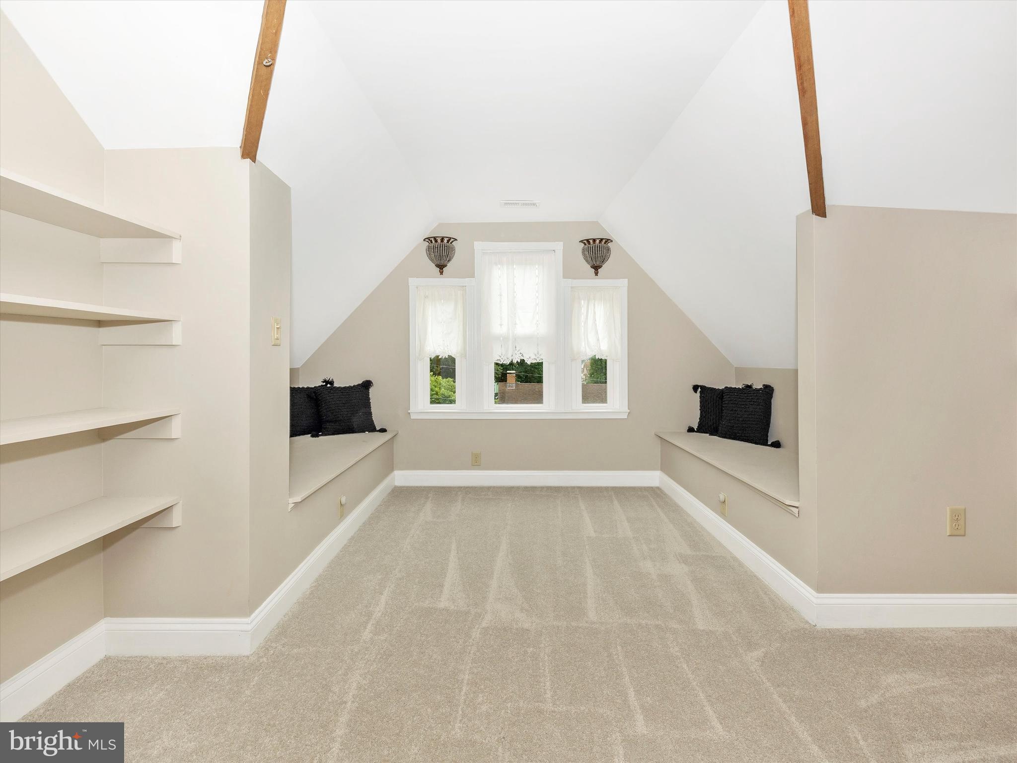 MIDDLETOWN - Residential Income