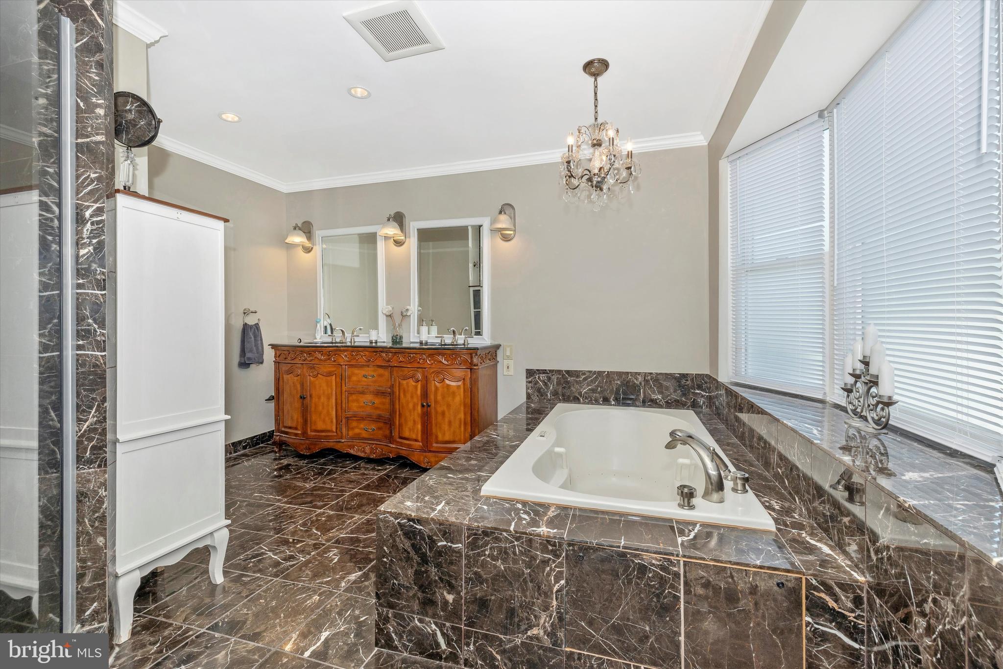 MIDDLETOWN - Residential Income