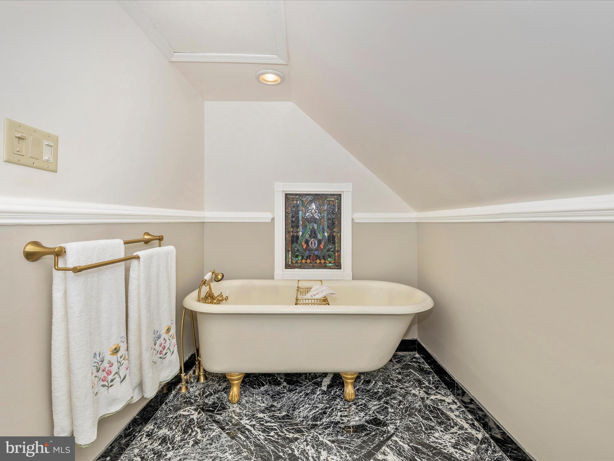 MIDDLETOWN - Residential Income