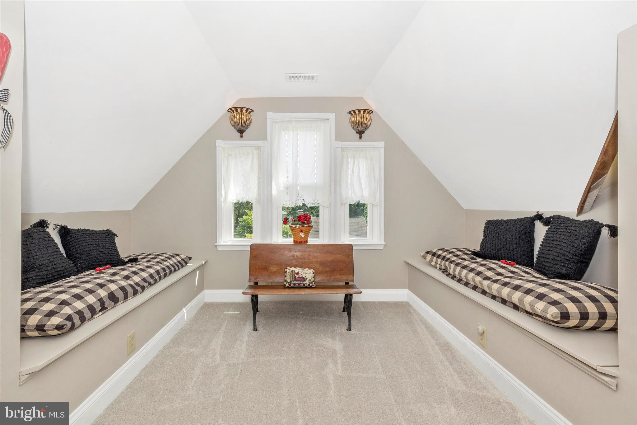 MIDDLETOWN - Residential Income