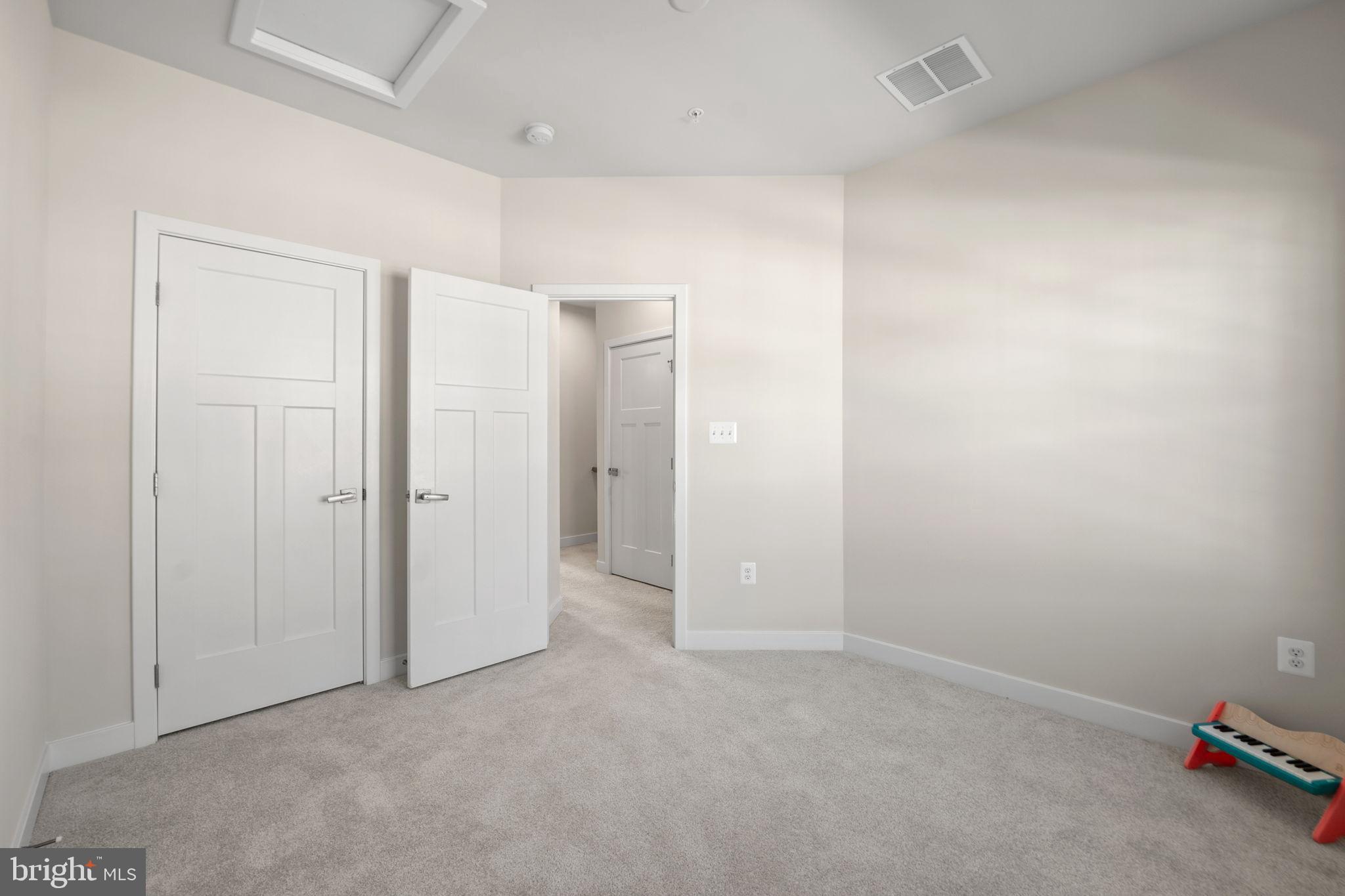 ARMSTRONG VILLAGE - Residential Lease