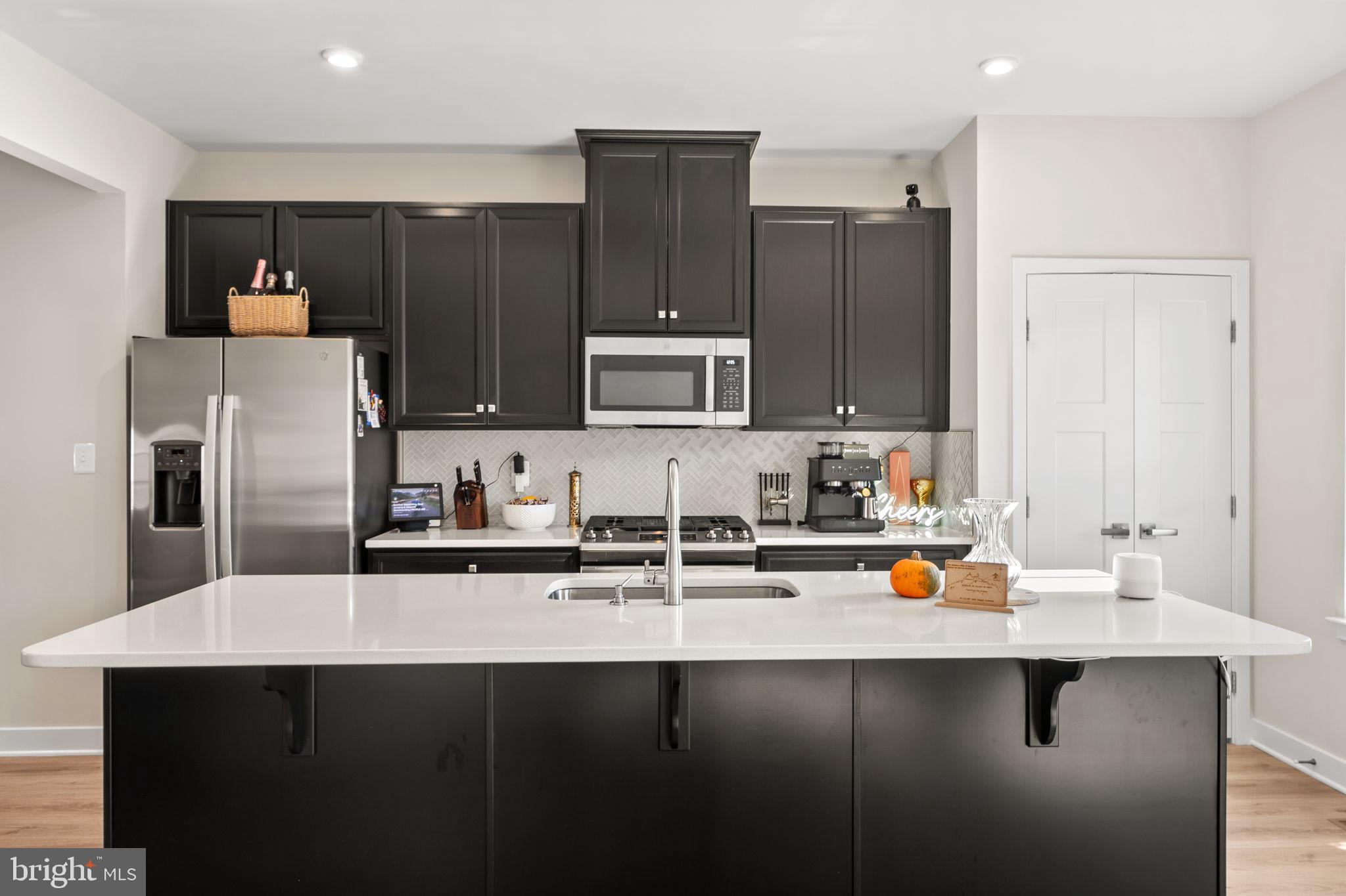 ARMSTRONG VILLAGE - Residential Lease