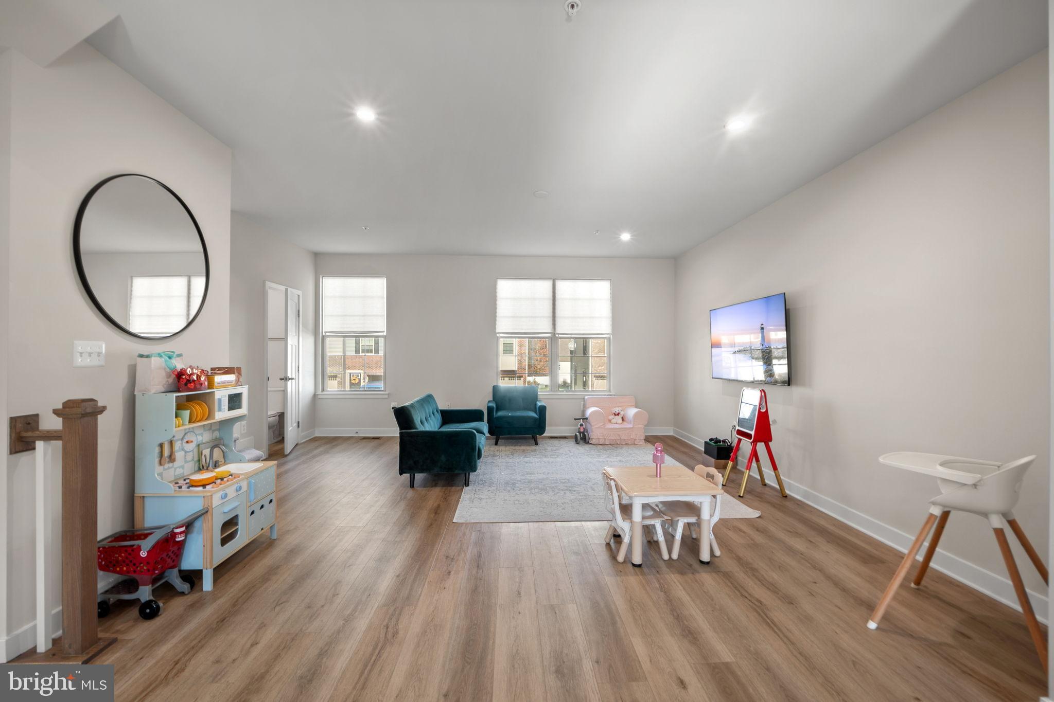 ARMSTRONG VILLAGE - Residential Lease