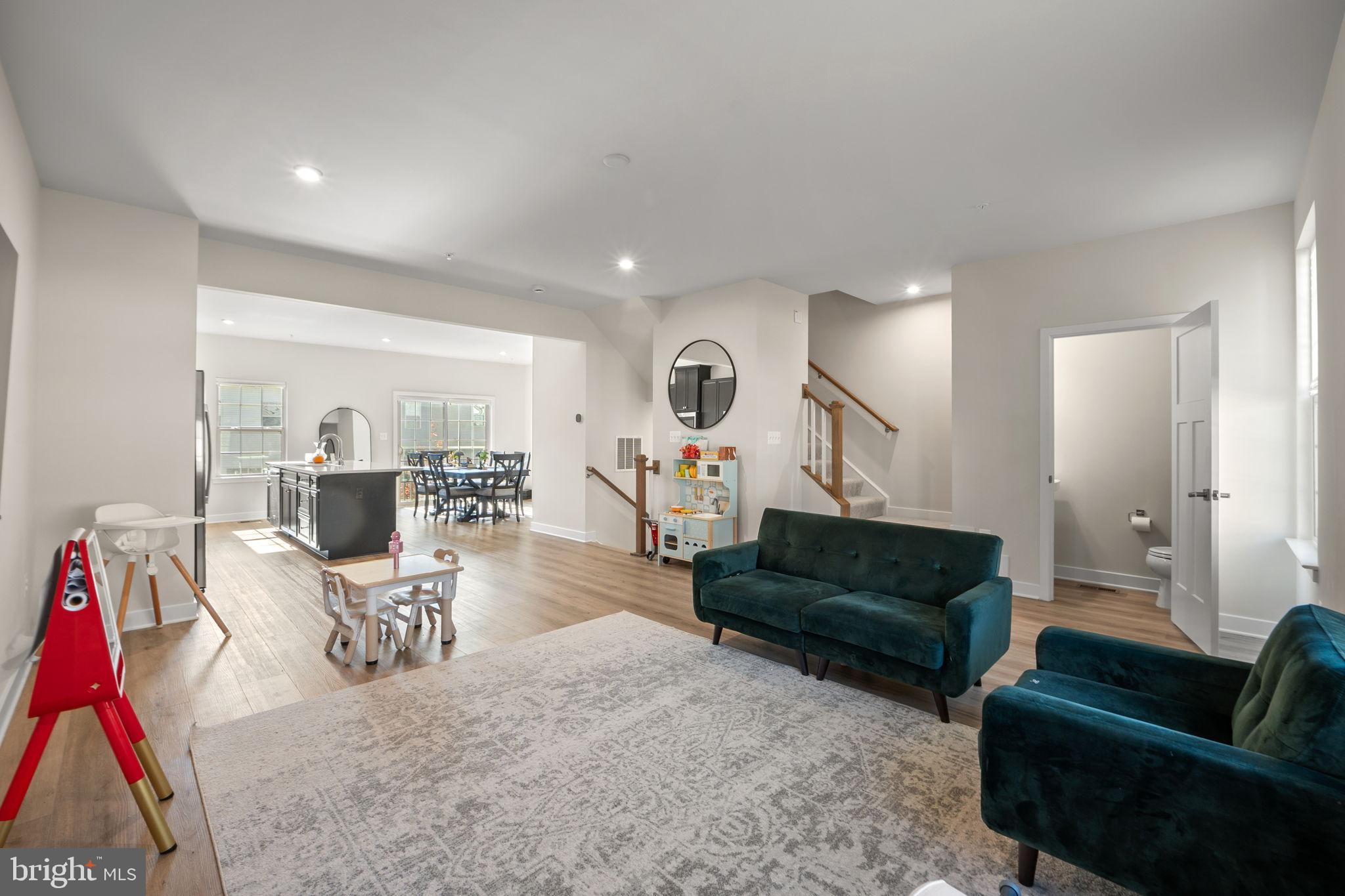 ARMSTRONG VILLAGE - Residential Lease