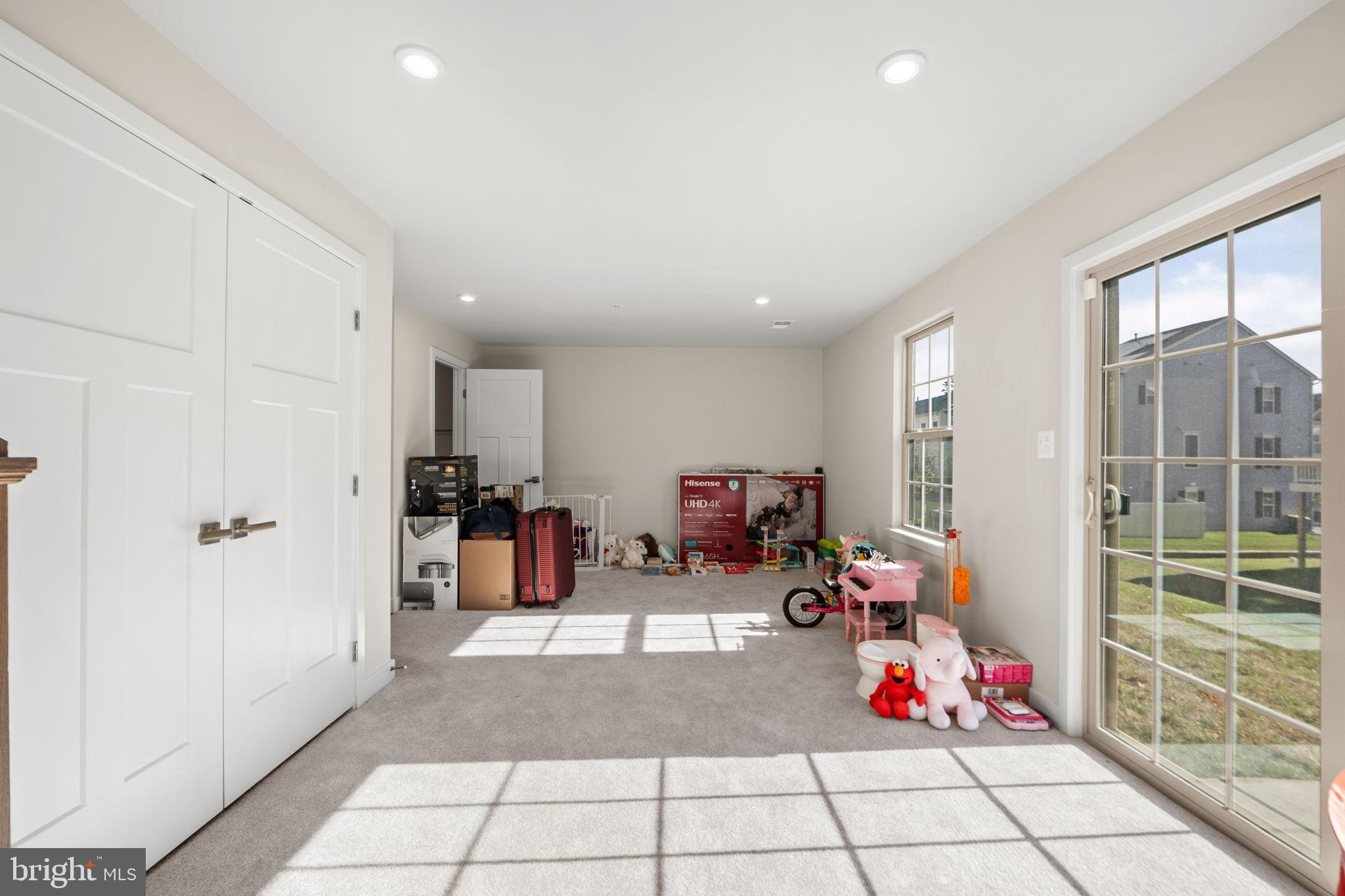 ARMSTRONG VILLAGE - Residential Lease