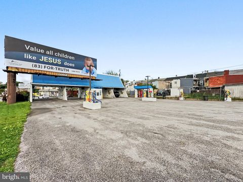 Photo of 429 E Philadelphia Street, YORK, PA 17403 (MLS # PAYK2102660)