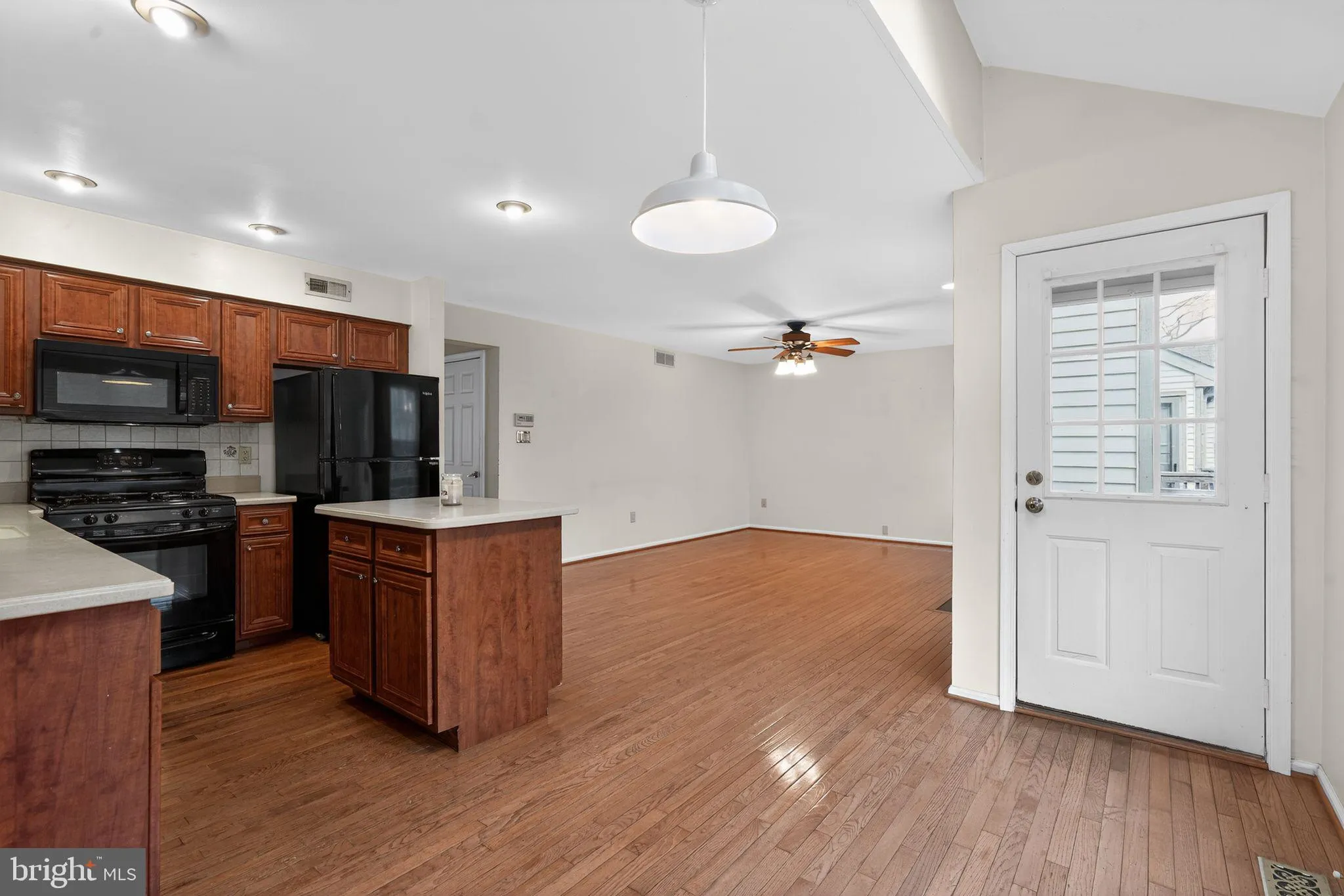 Mount Laurel, New Jersey 08054, United States, 3 Bedrooms Bedrooms, ,3 BathroomsBathrooms,Residential,Active,253627