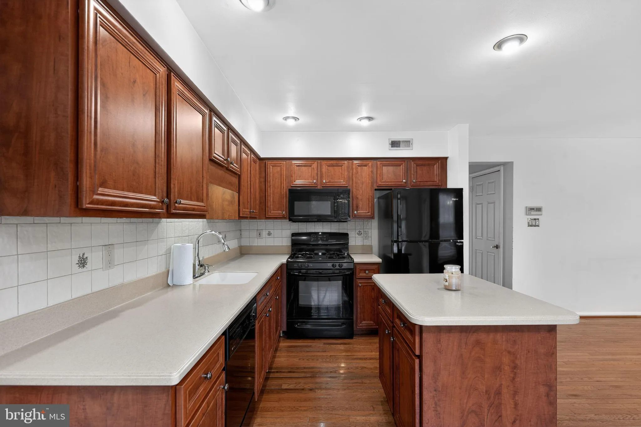 Mount Laurel, New Jersey 08054, United States, 3 Bedrooms Bedrooms, ,3 BathroomsBathrooms,Residential,Active,253627