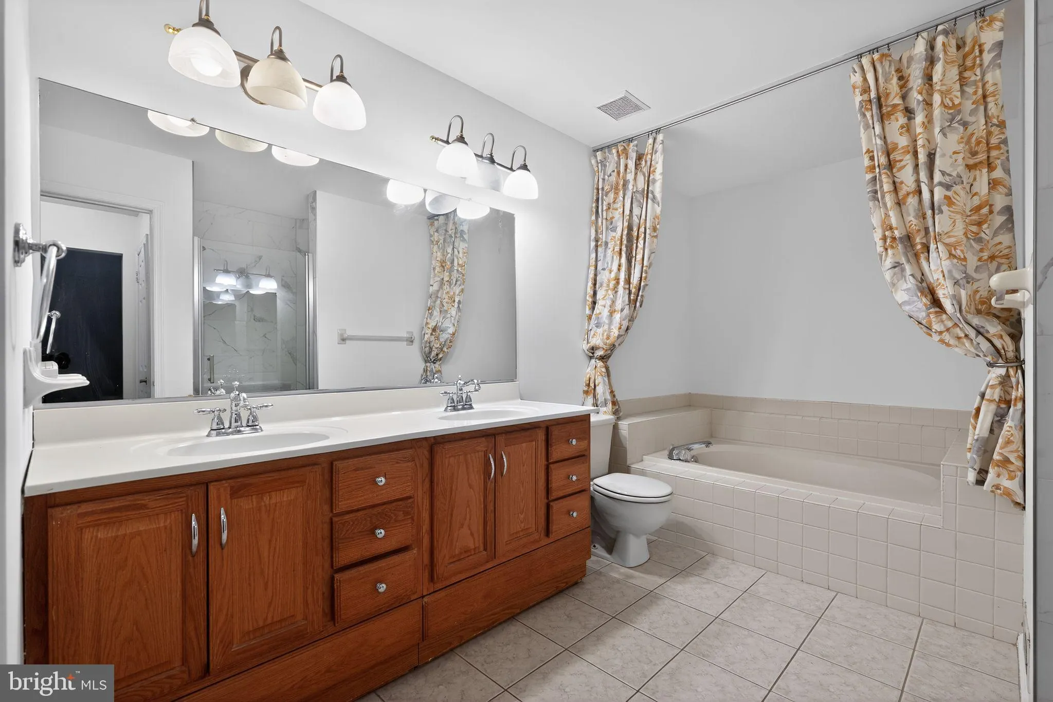 Mount Laurel, New Jersey 08054, United States, 3 Bedrooms Bedrooms, ,3 BathroomsBathrooms,Residential,Active,253627