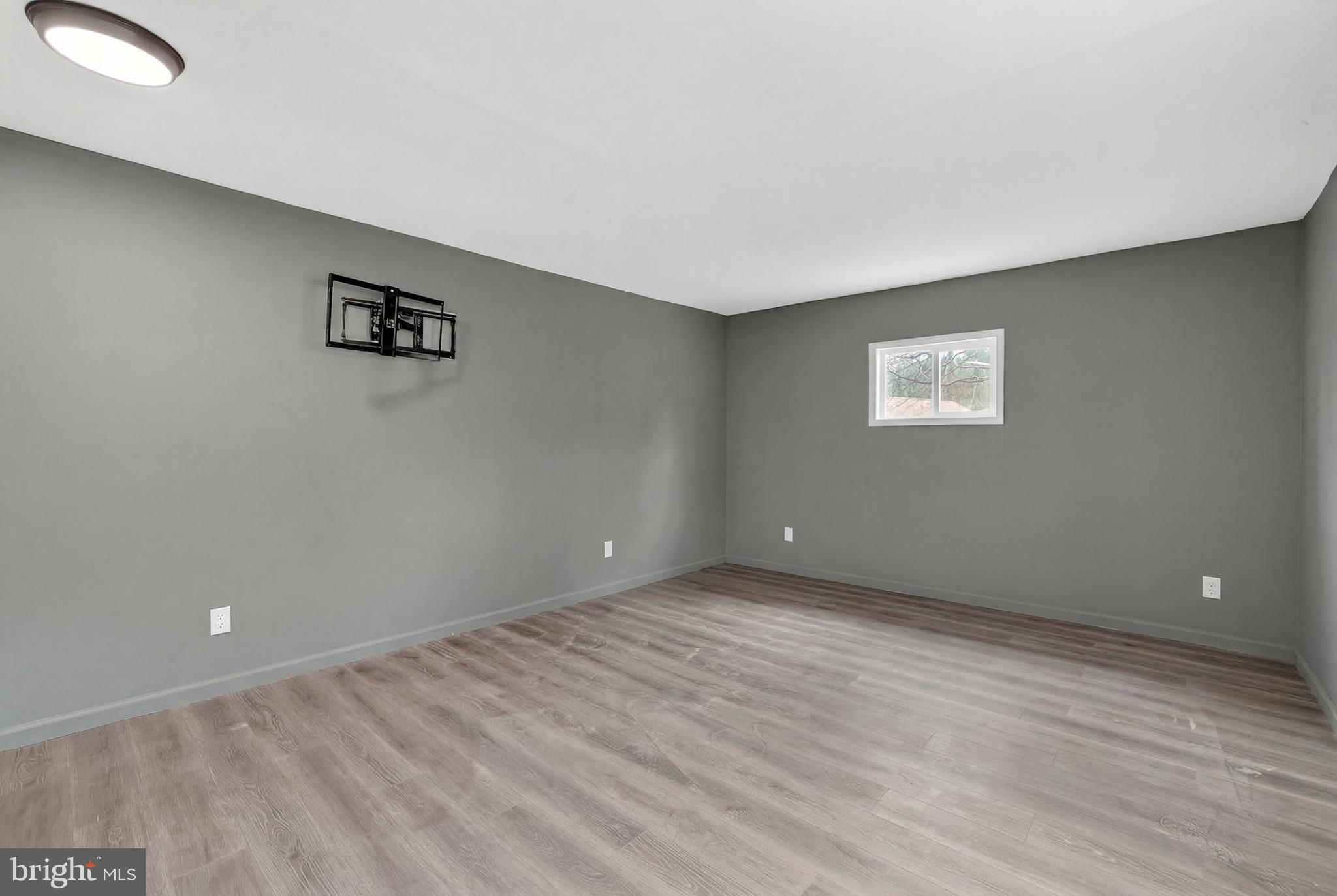 RIVER'S EDGE - Residential