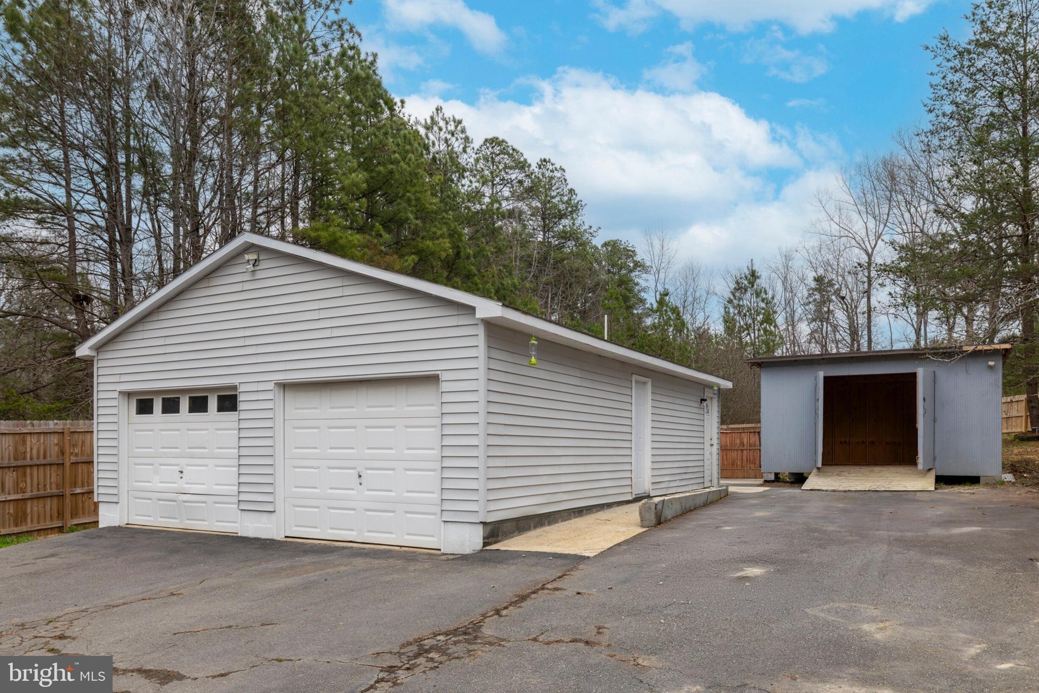 RIVER'S EDGE - Residential