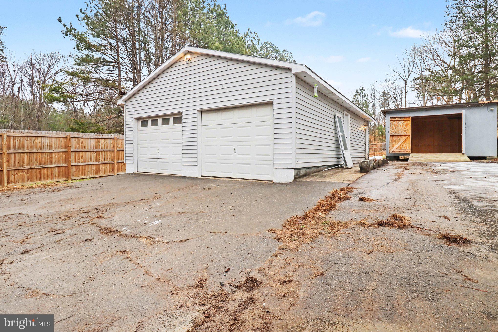 RIVER'S EDGE - Residential