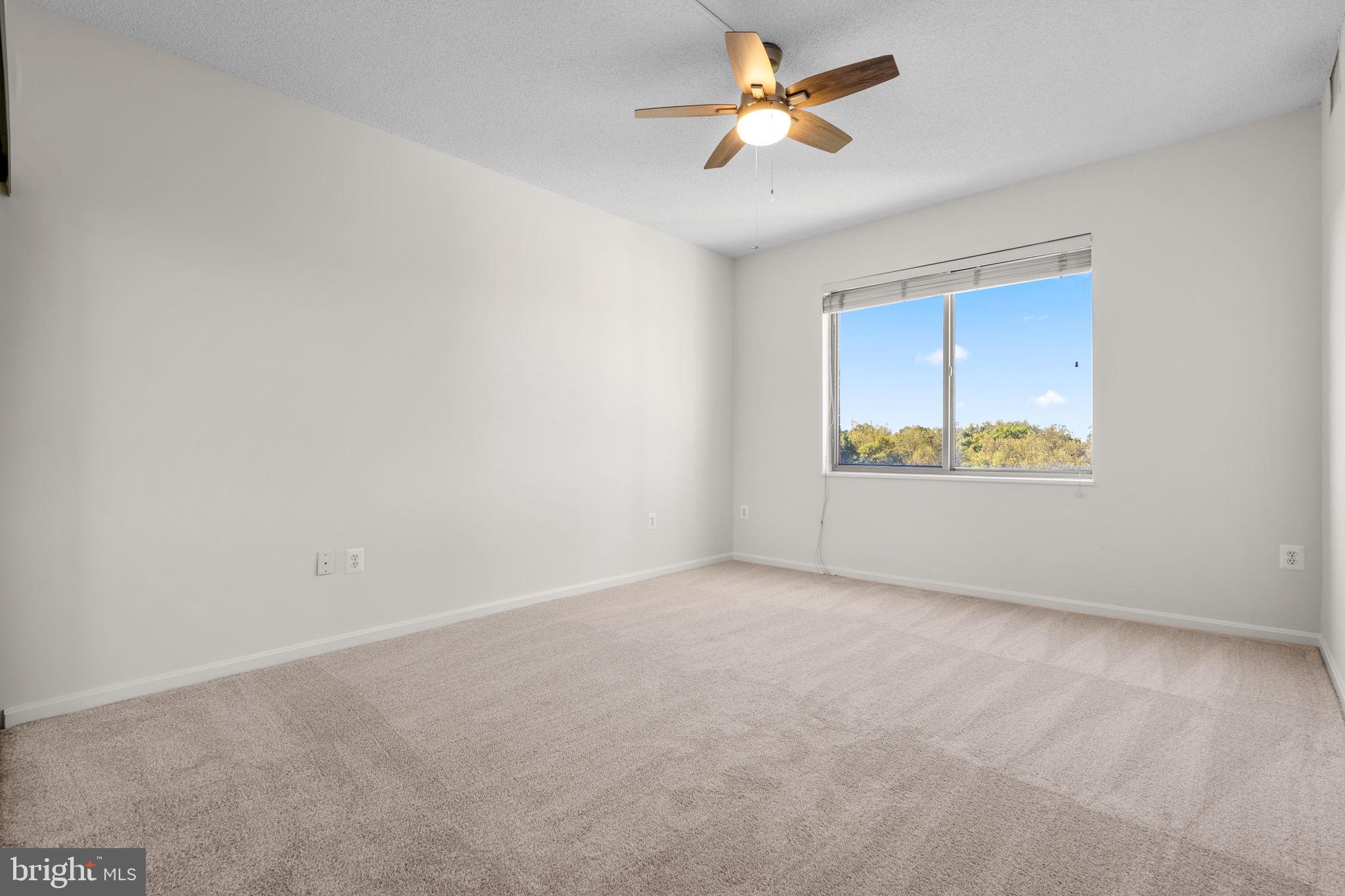 VANTAGE POINT WEST AT LW - Residential