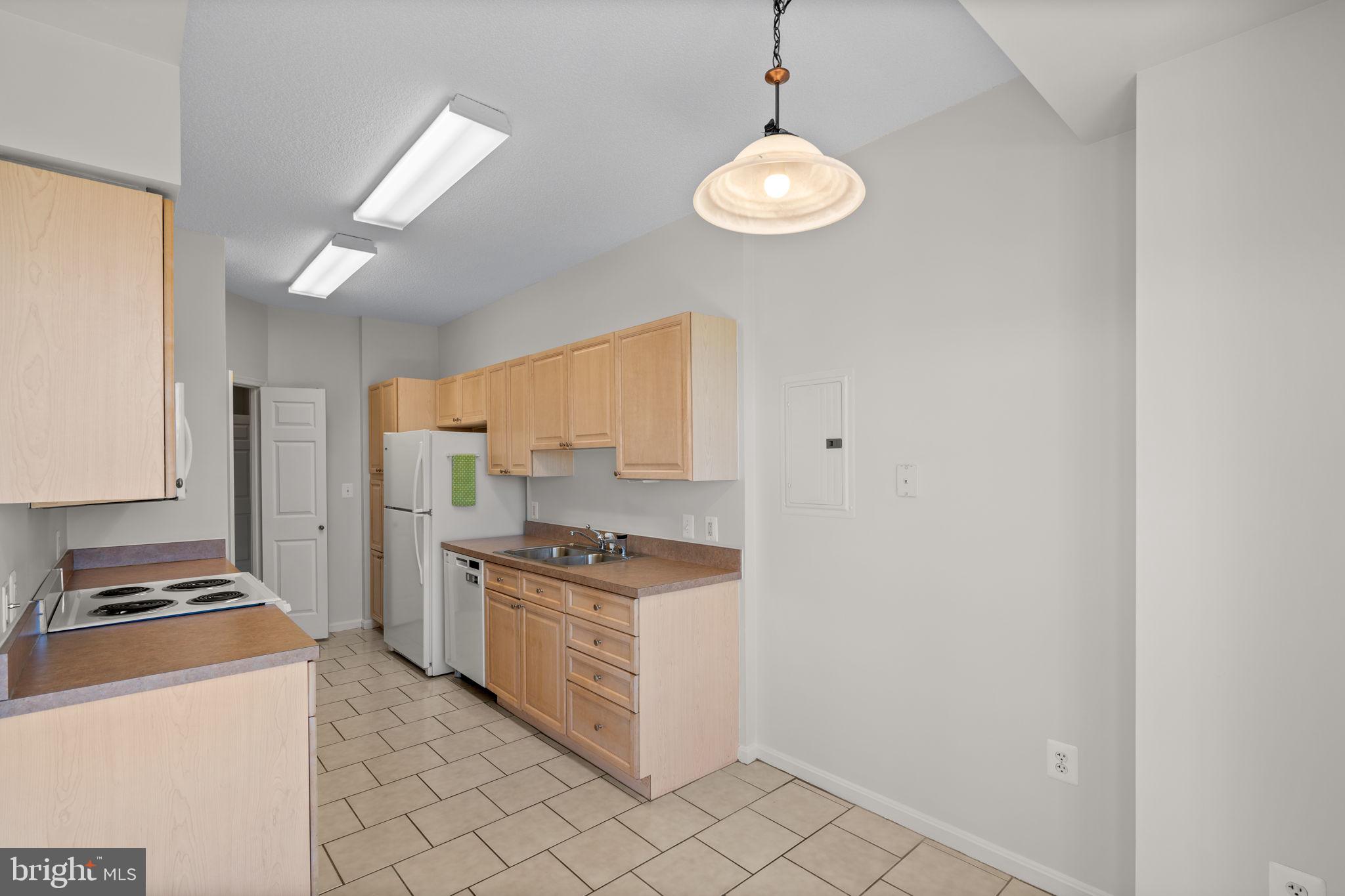 VANTAGE POINT WEST AT LW - Residential