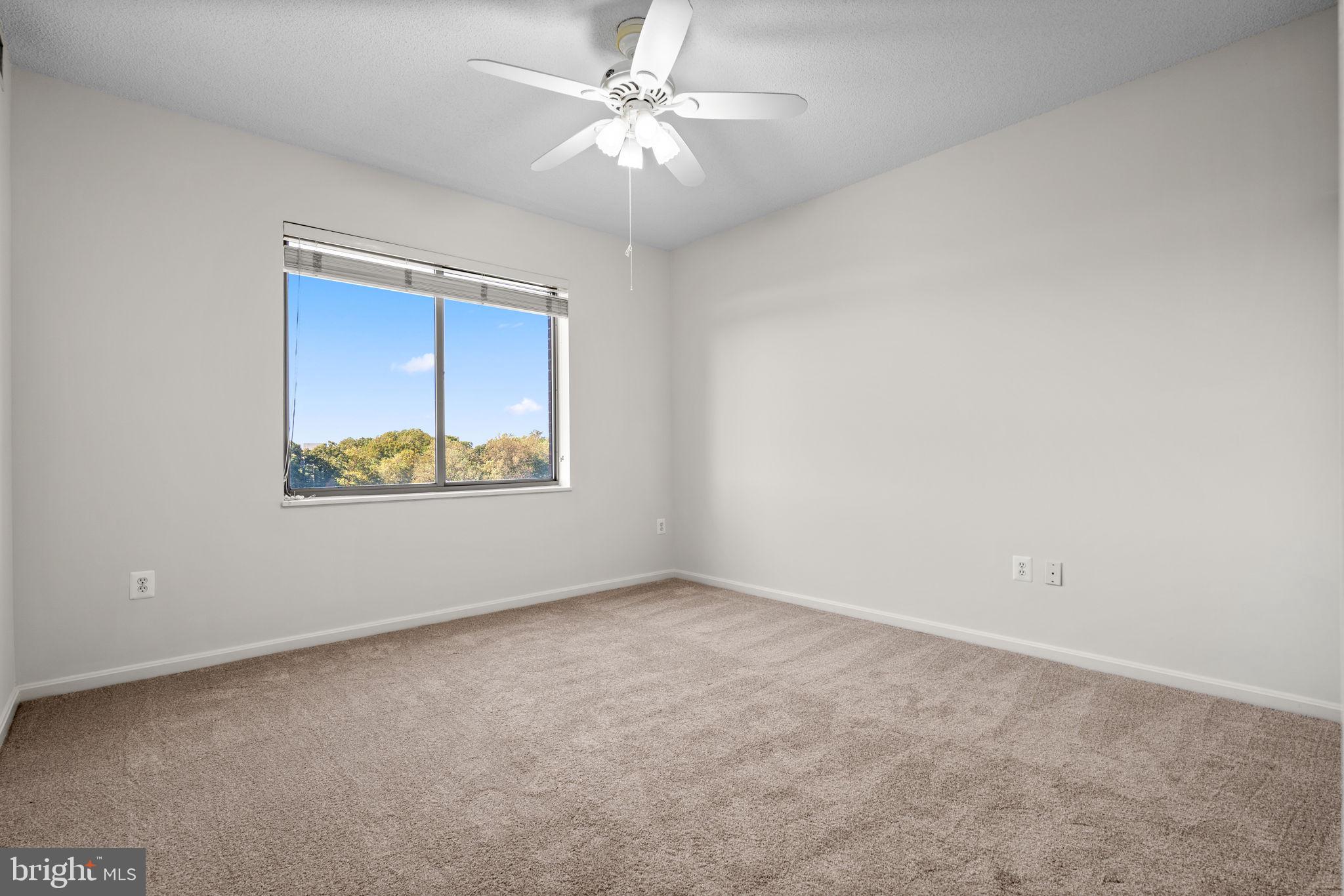 VANTAGE POINT WEST AT LW - Residential