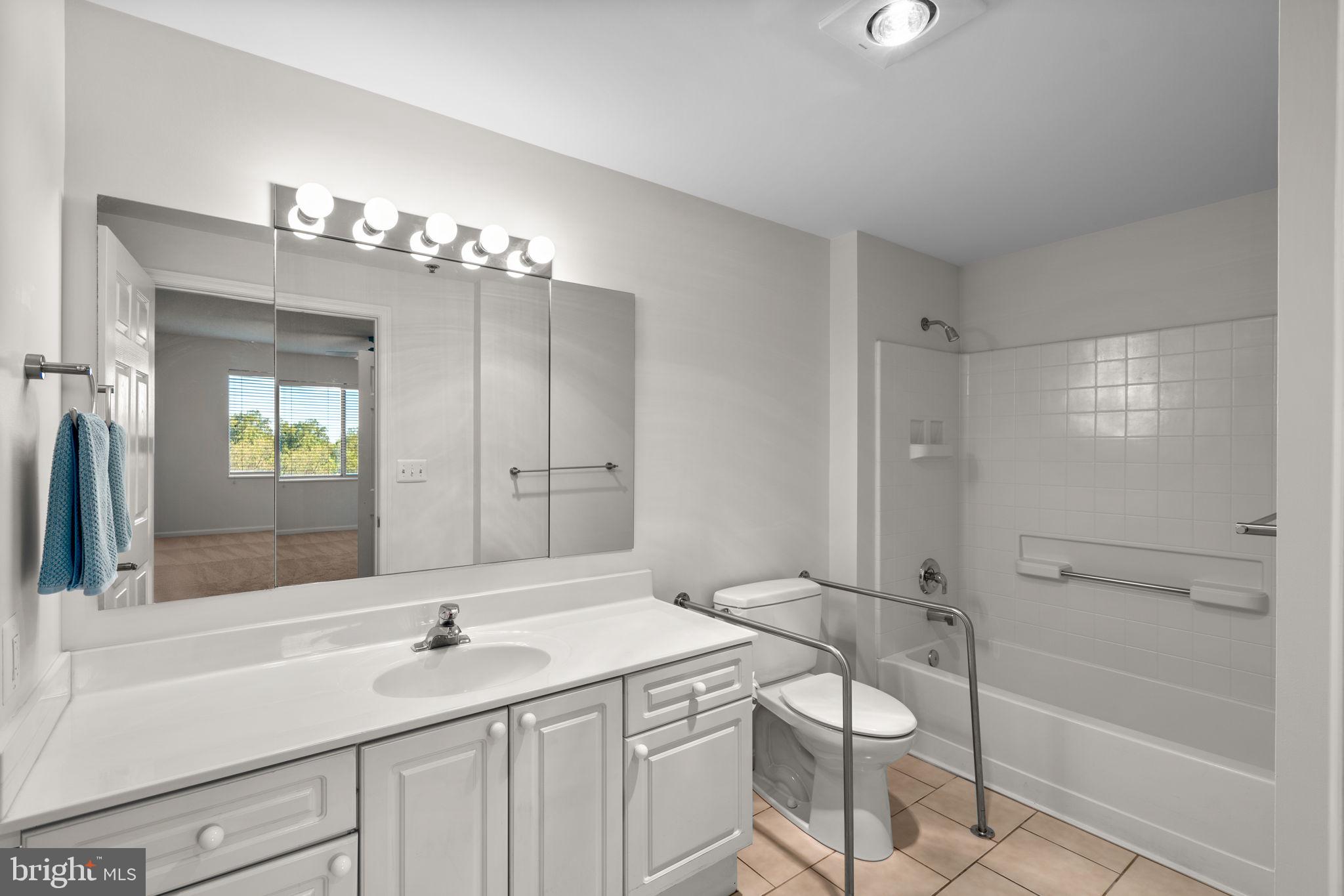 VANTAGE POINT WEST AT LW - Residential