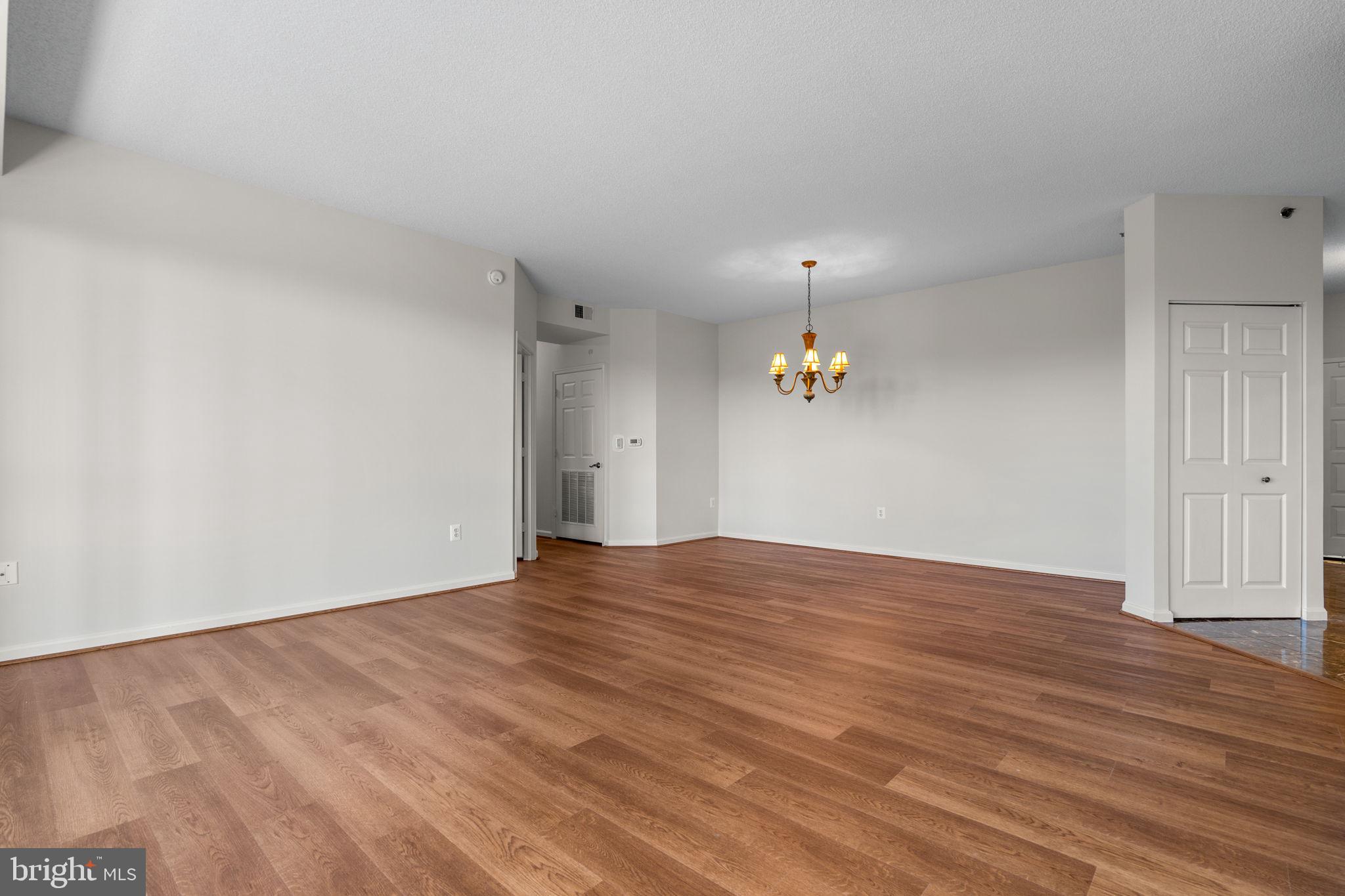 VANTAGE POINT WEST AT LW - Residential