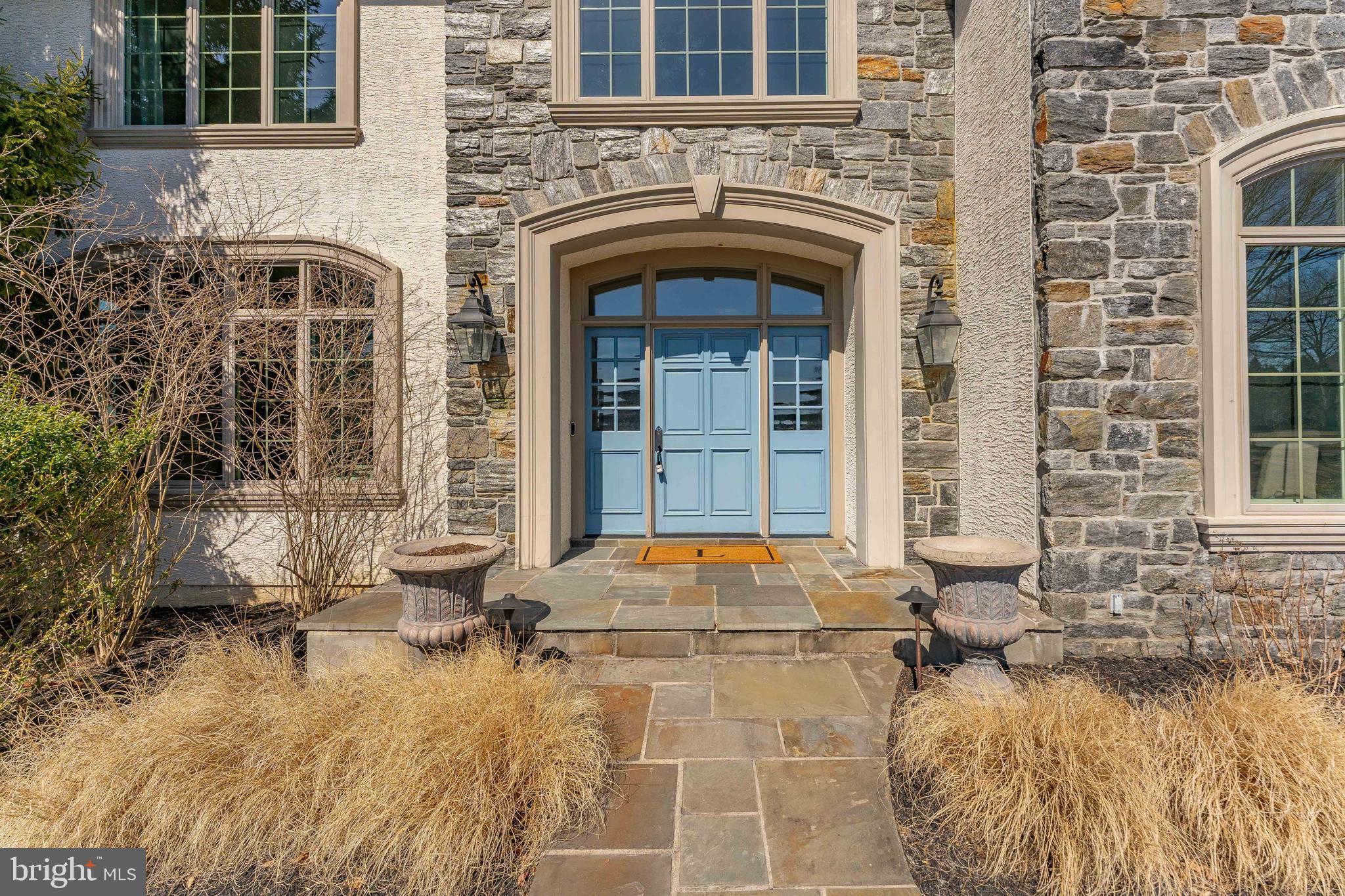 1115 LEGACY LANE