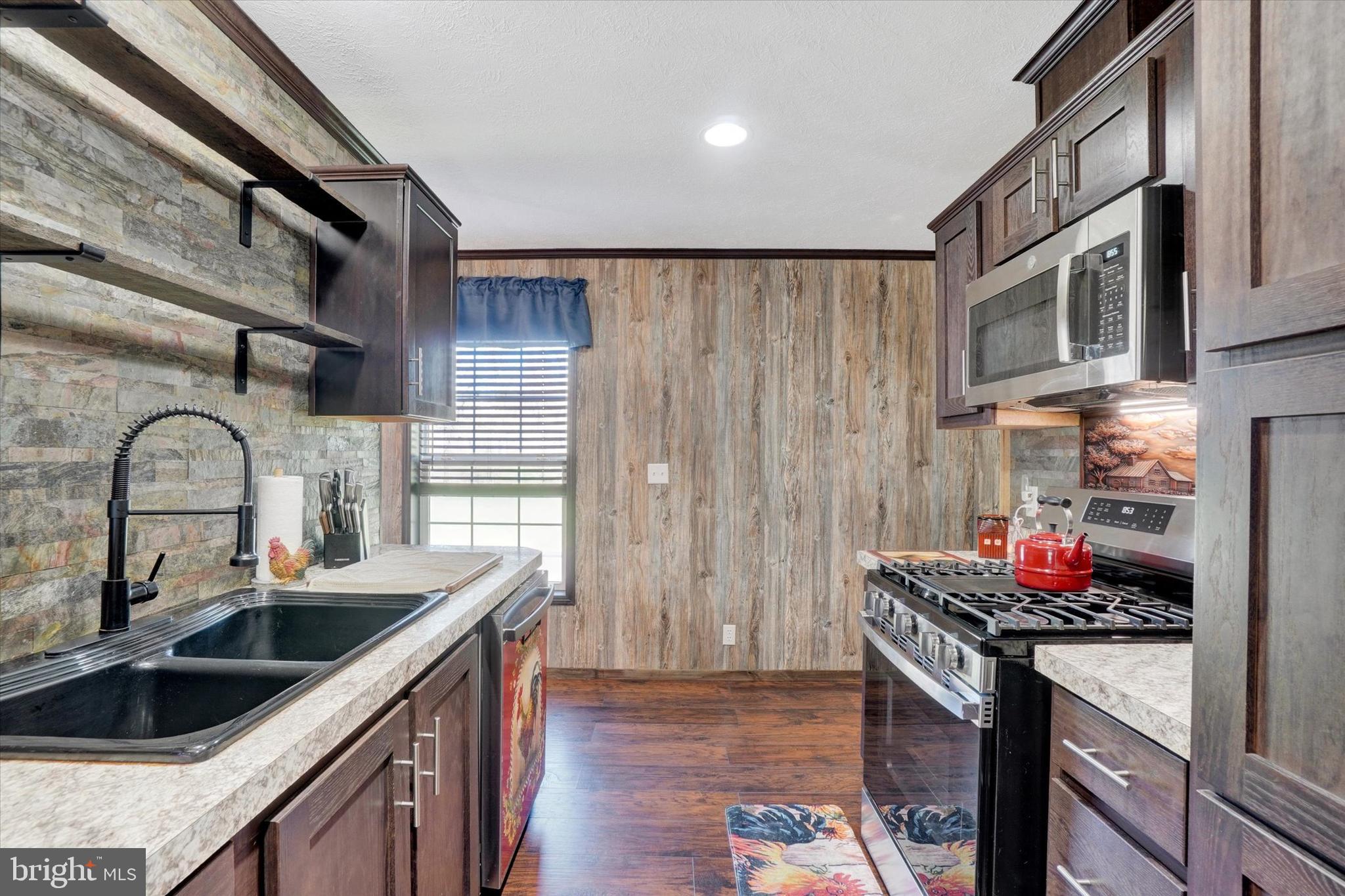 THUNDERBIRD TERRACE - Residential