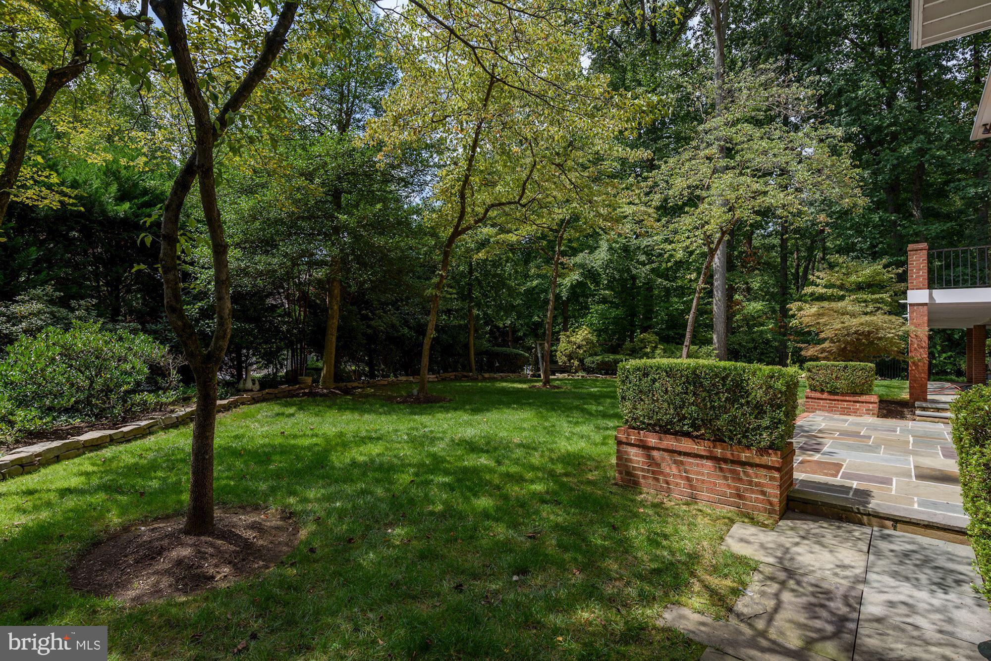 BRADLEY HILLS GROVE - Residential