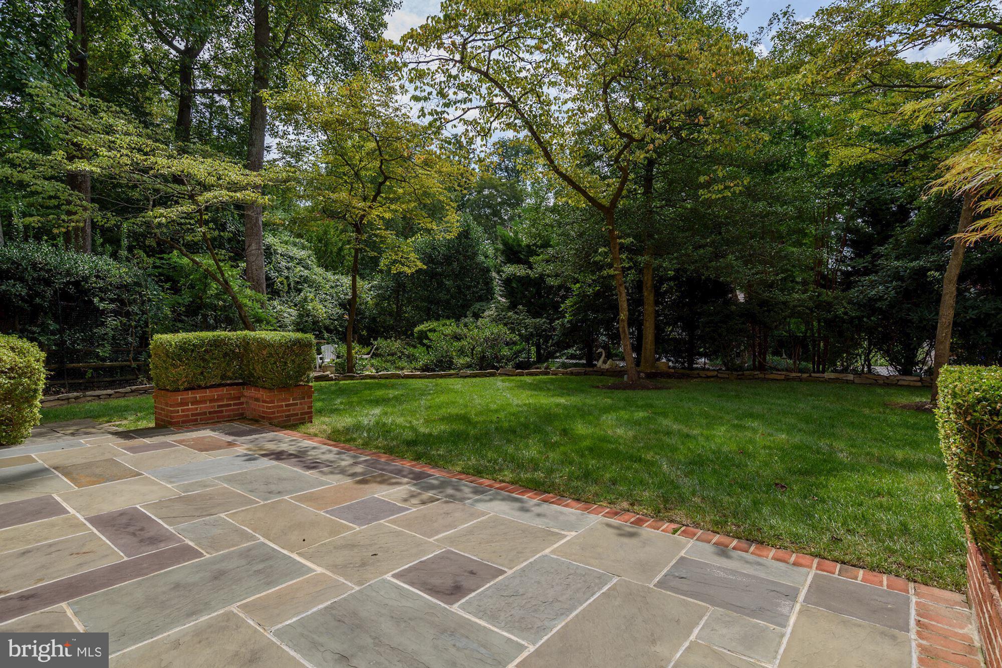 BRADLEY HILLS GROVE - Residential