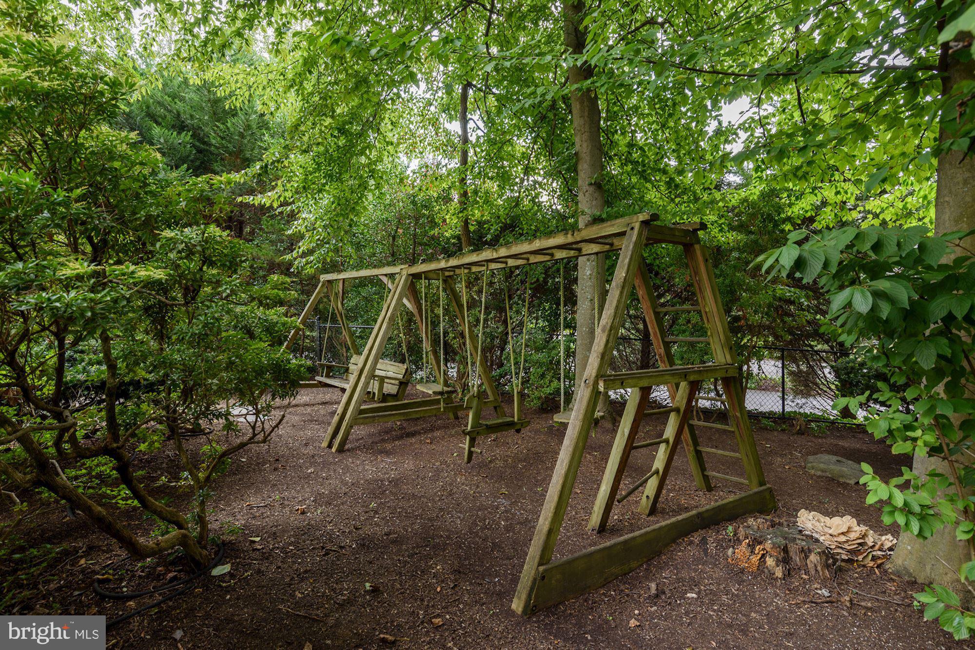 BRADLEY HILLS GROVE - Residential