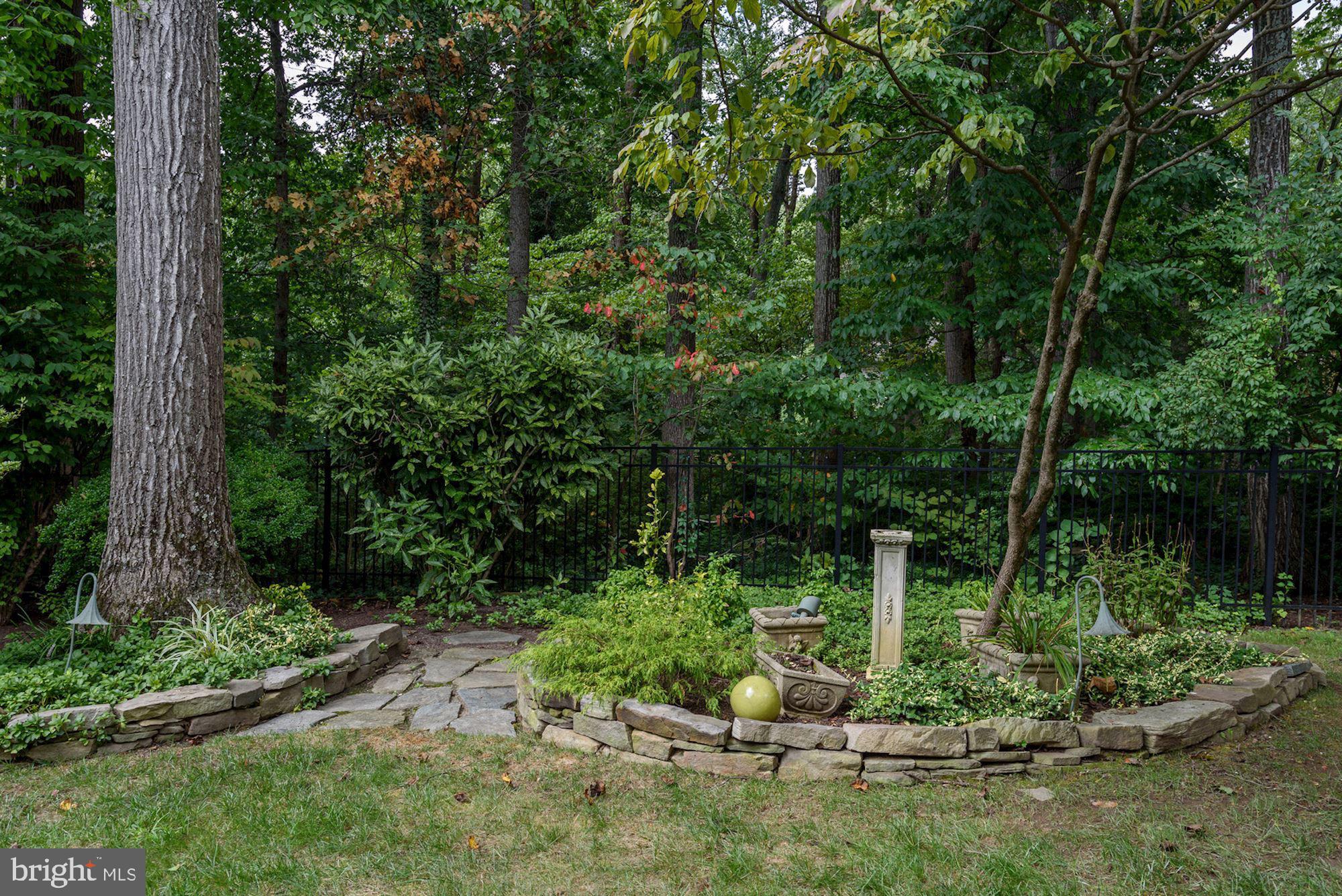 BRADLEY HILLS GROVE - Residential