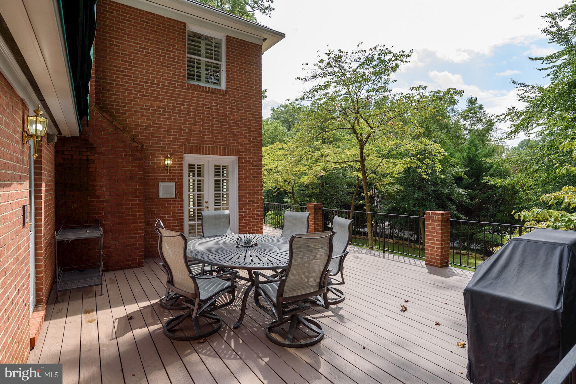 BRADLEY HILLS GROVE - Residential