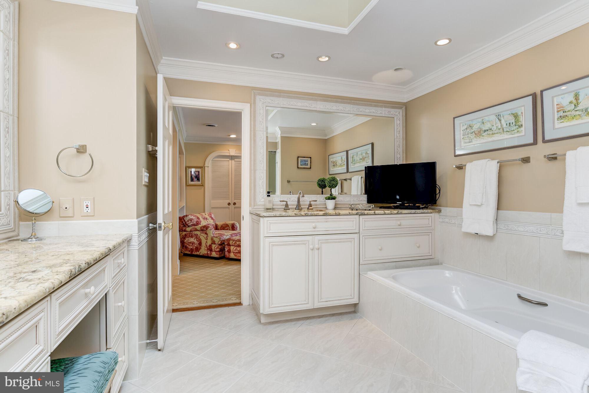 BRADLEY HILLS GROVE - Residential