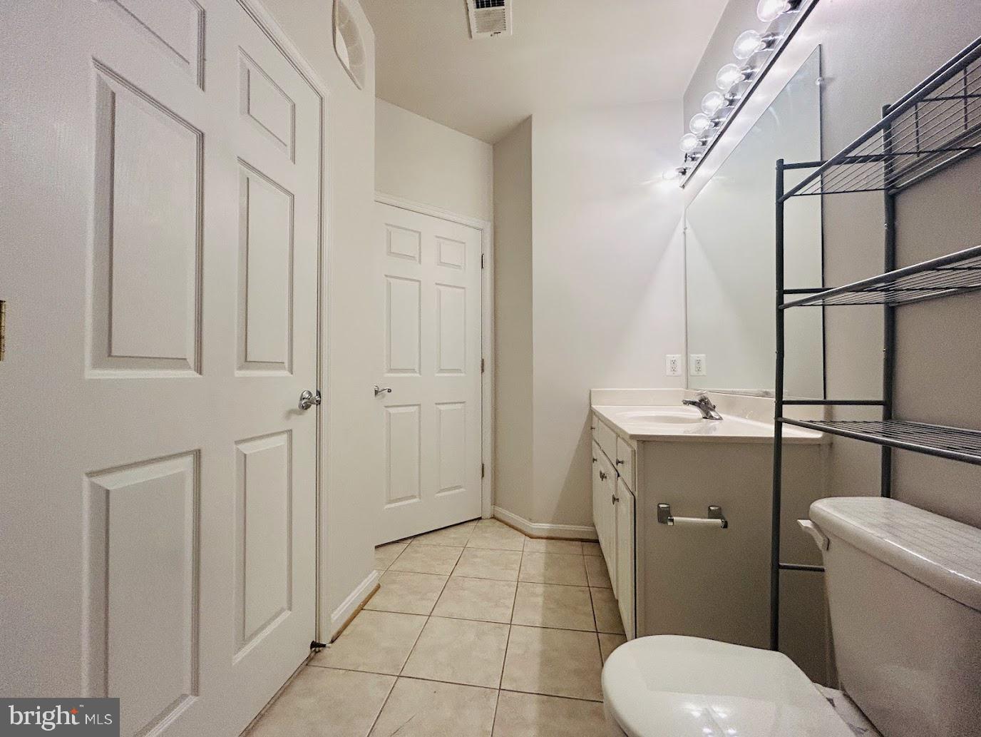 COMMONS ON POTOMAC SQUARE - Residential Lease