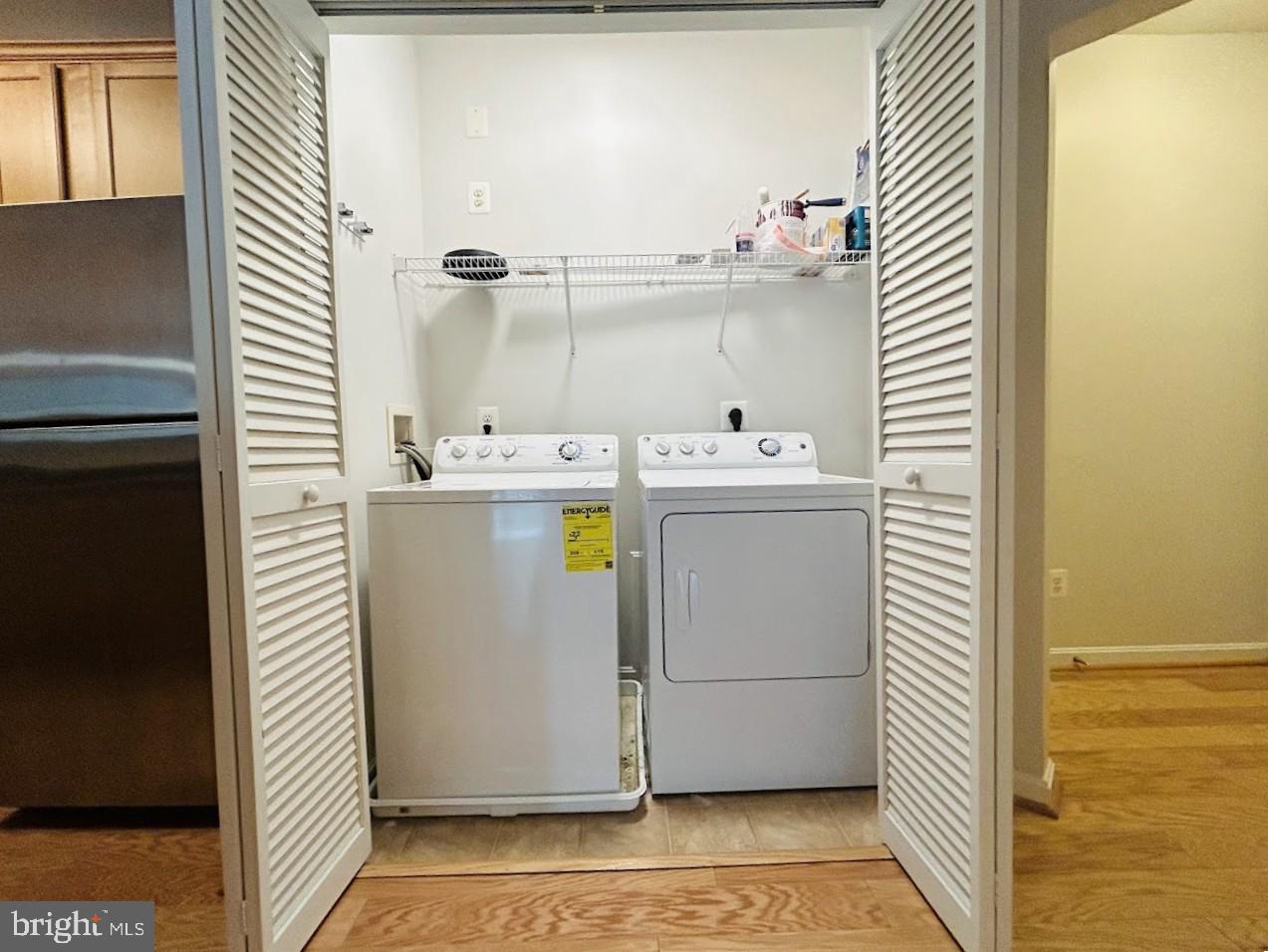 COMMONS ON POTOMAC SQUARE - Residential Lease